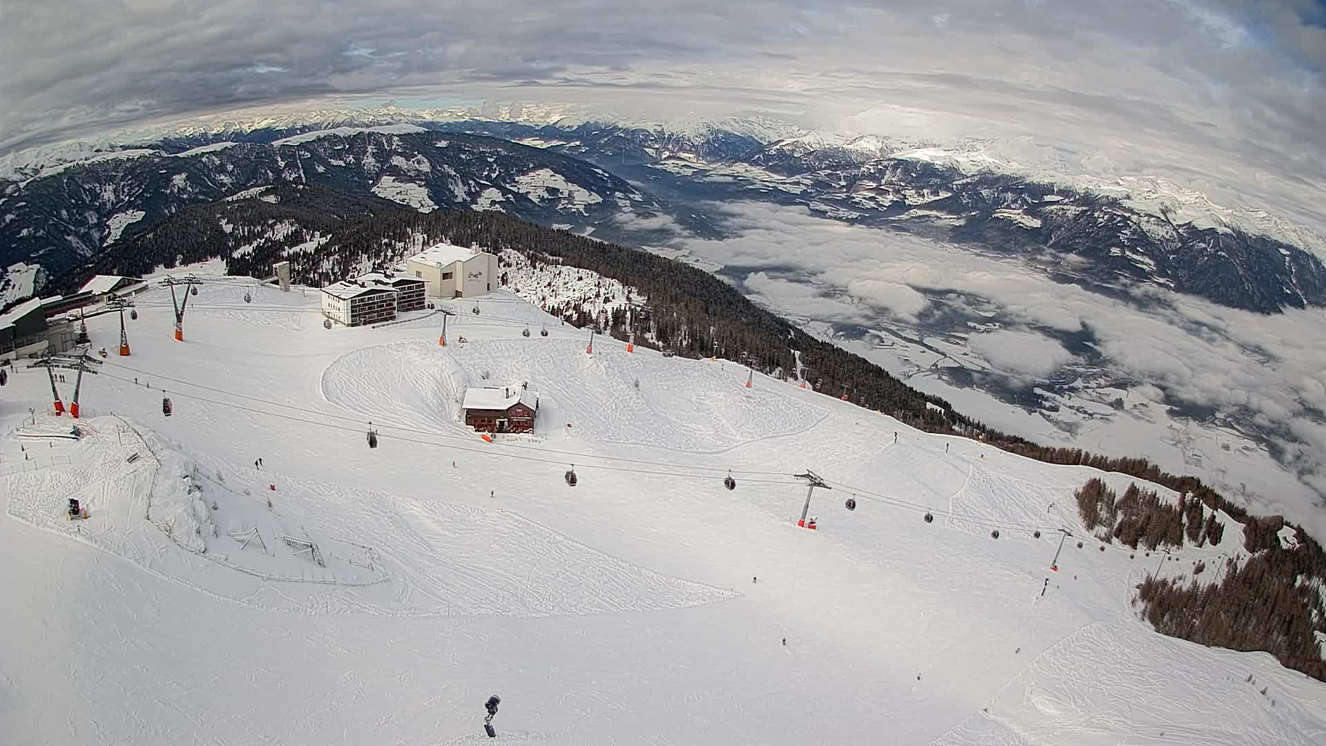 Stazione sciistica di Plan de Corones | vista su Brunico