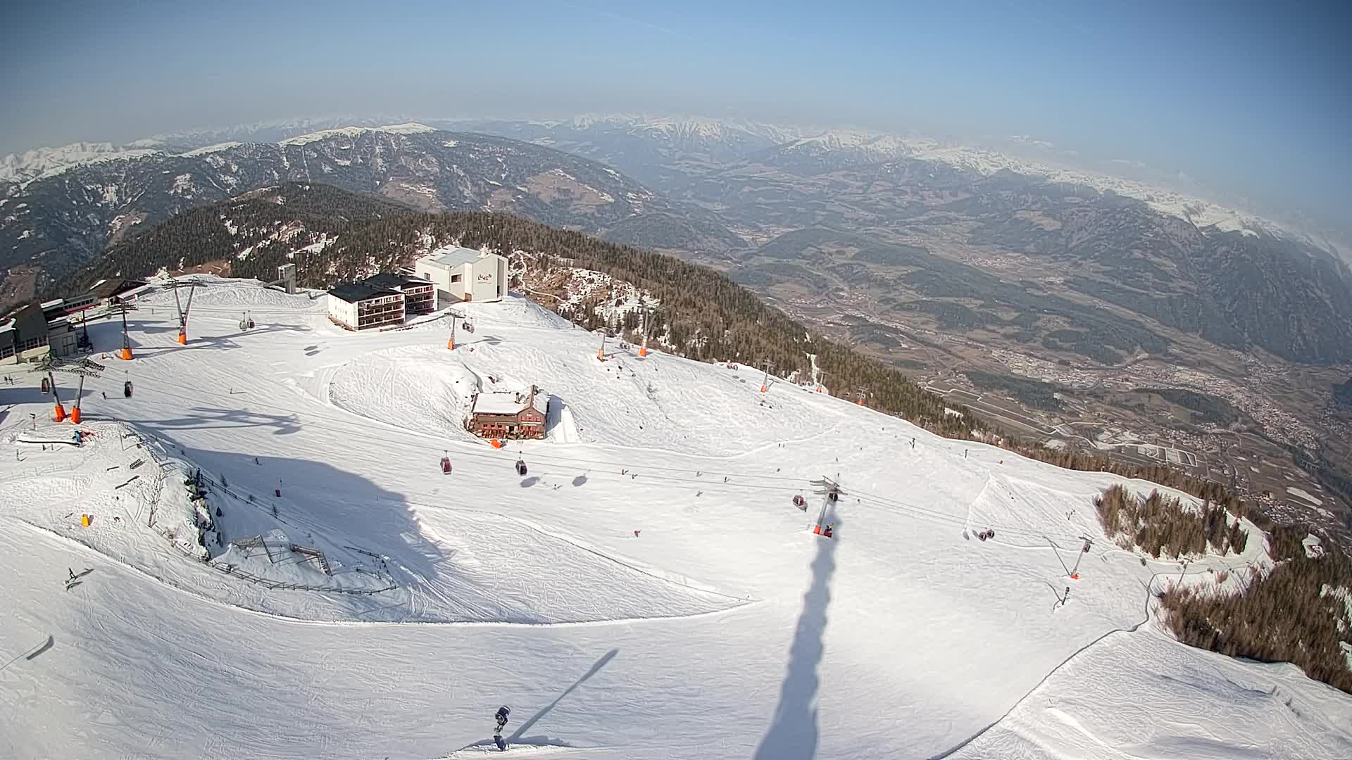 Cima estación de esquí Kronplatz | vista hacia Brunico