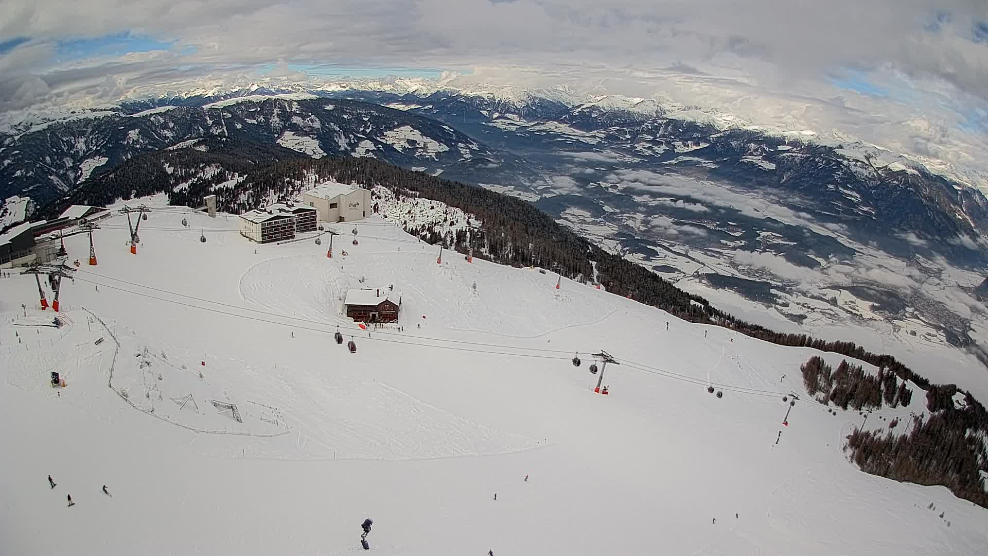 Cima estación de esquí Kronplatz | vista hacia Brunico