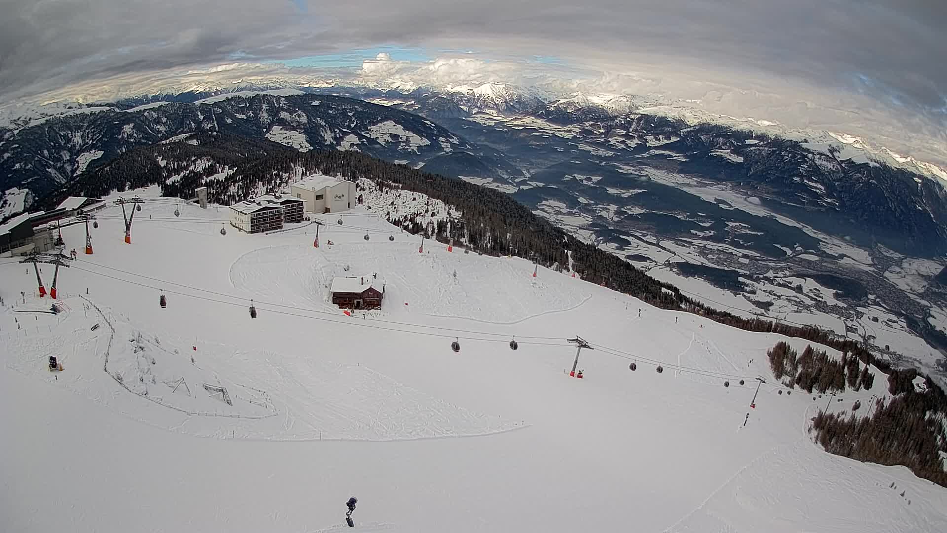 Cima estación de esquí Kronplatz | vista hacia Brunico