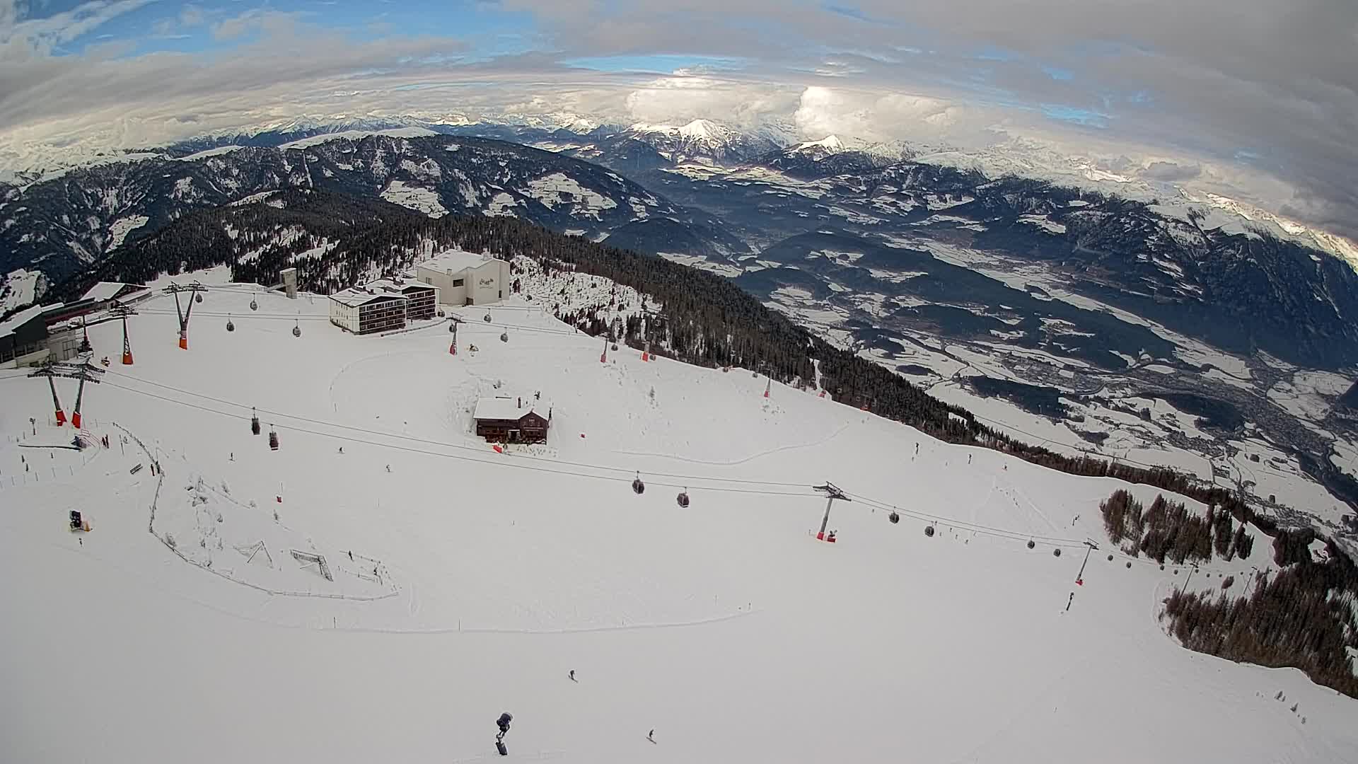 Cima estación de esquí Kronplatz | vista hacia Brunico