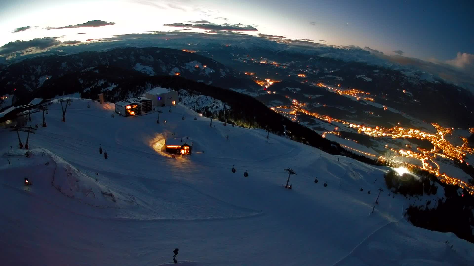 Cima estación de esquí Kronplatz | vista hacia Brunico