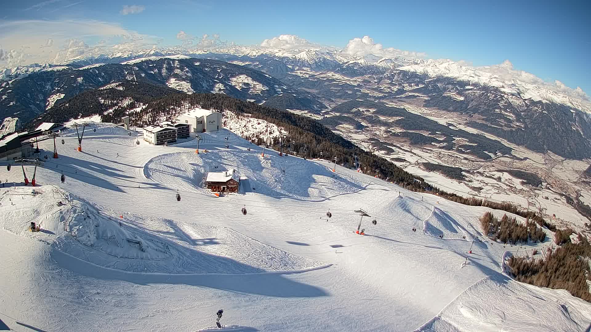 Cima estación de esquí Kronplatz | vista hacia Brunico
