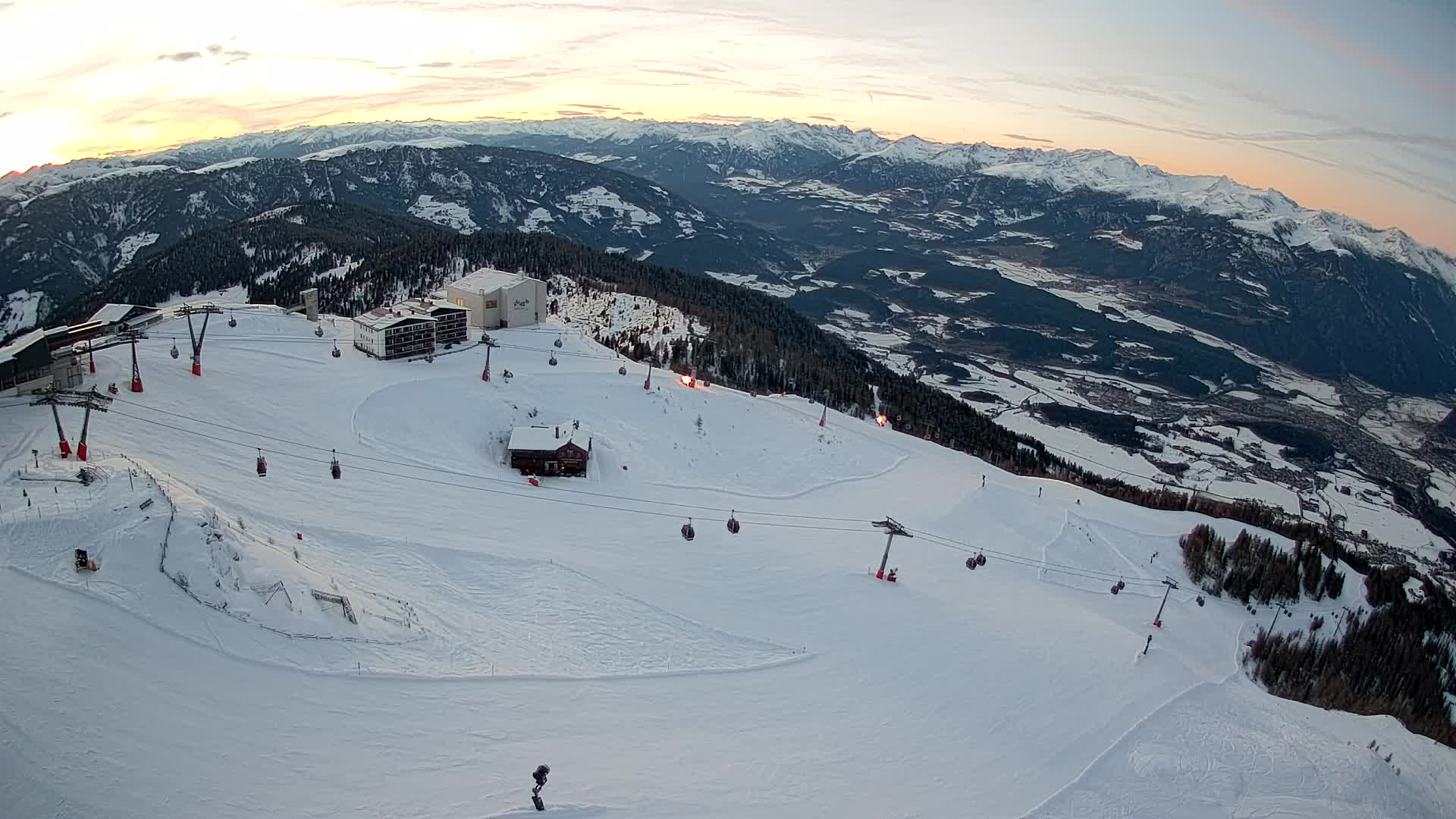Skigebiet Kronplatz Gipfel | Blick auf Bruneck