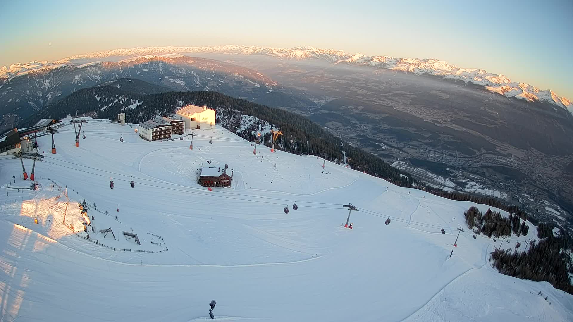 Cima estación de esquí Kronplatz | vista hacia Brunico