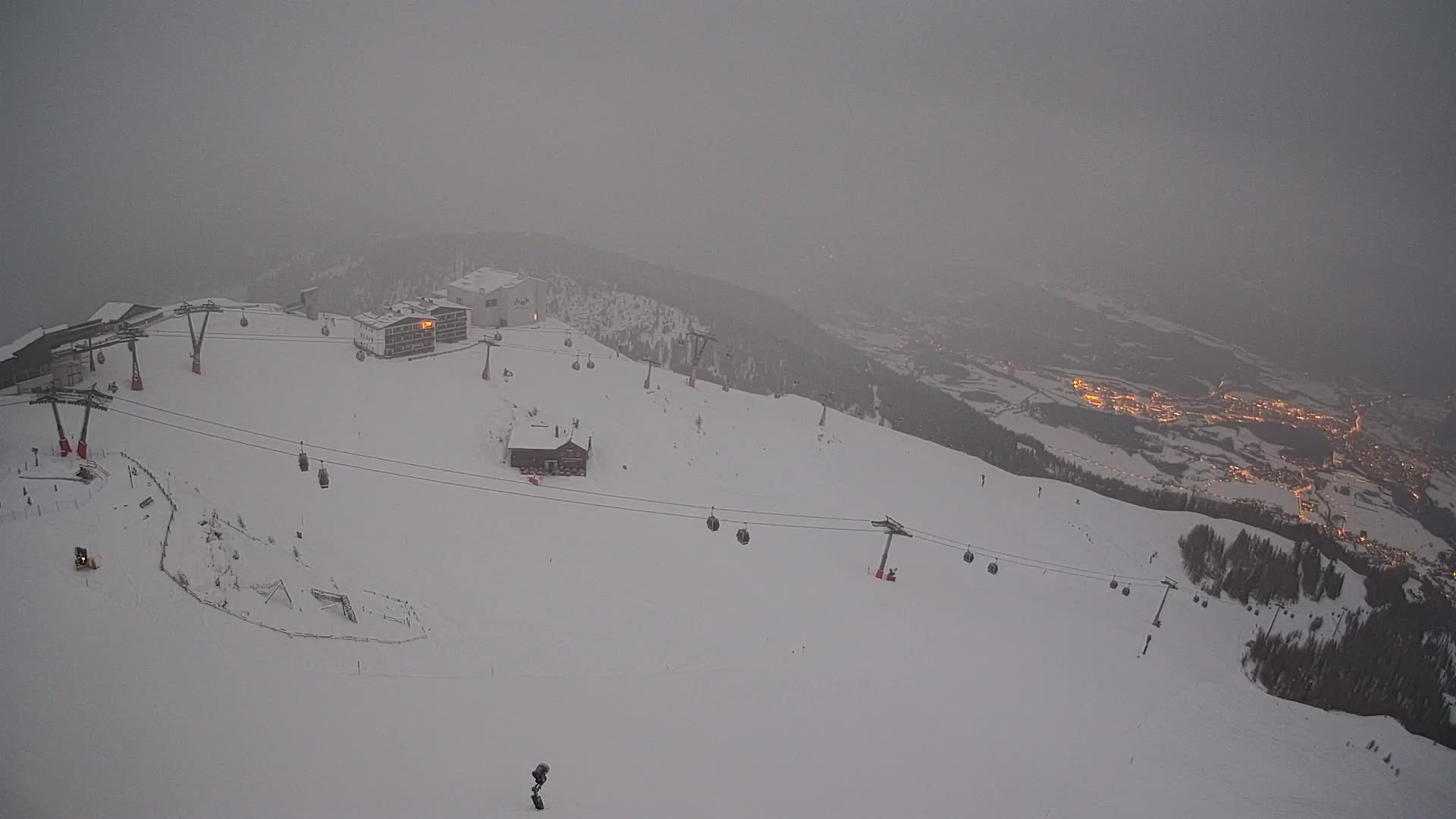 Cima estación de esquí Kronplatz | vista hacia Brunico