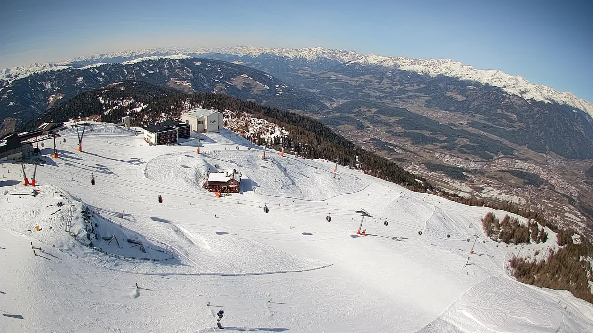 Cima estación de esquí Kronplatz | vista hacia Brunico