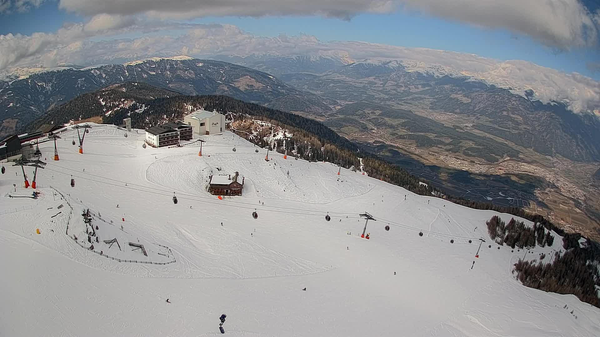 Stazione sciistica di Plan de Corones | vista su Brunico