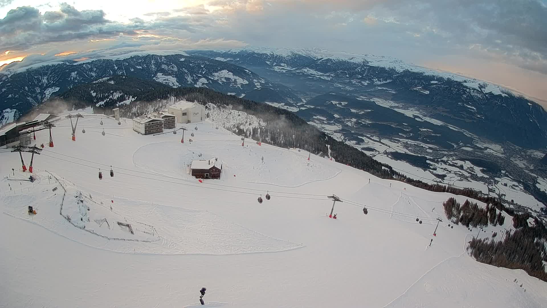 Skigebiet Kronplatz Gipfel | Blick auf Bruneck
