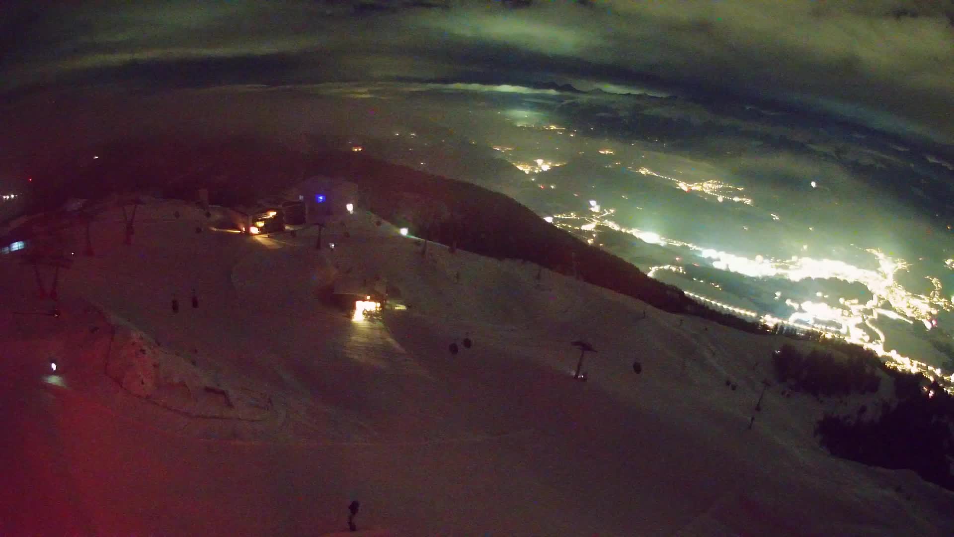 Cima estación de esquí Kronplatz | vista hacia Brunico