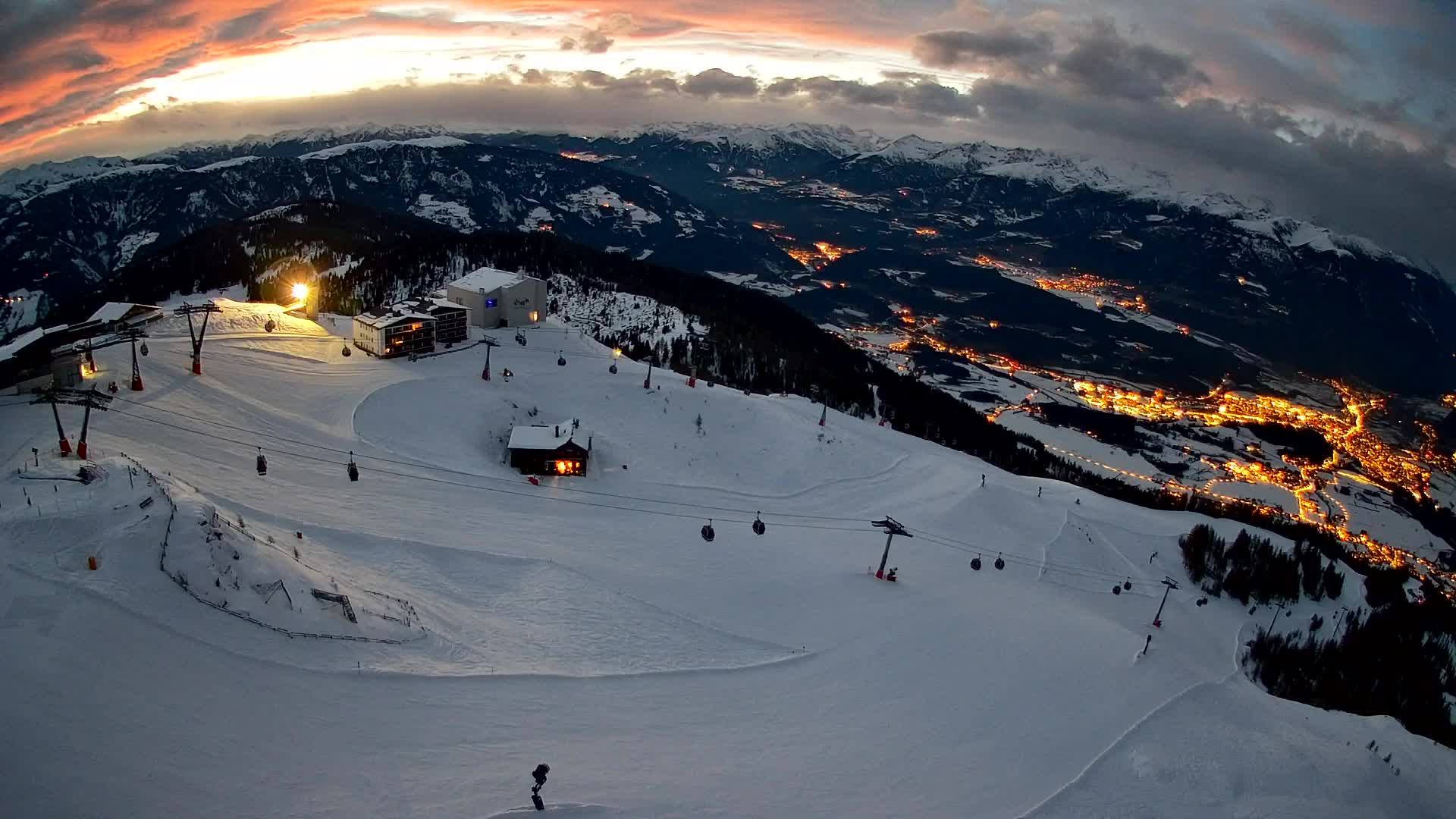 Skigebiet Kronplatz Gipfel | Blick auf Bruneck