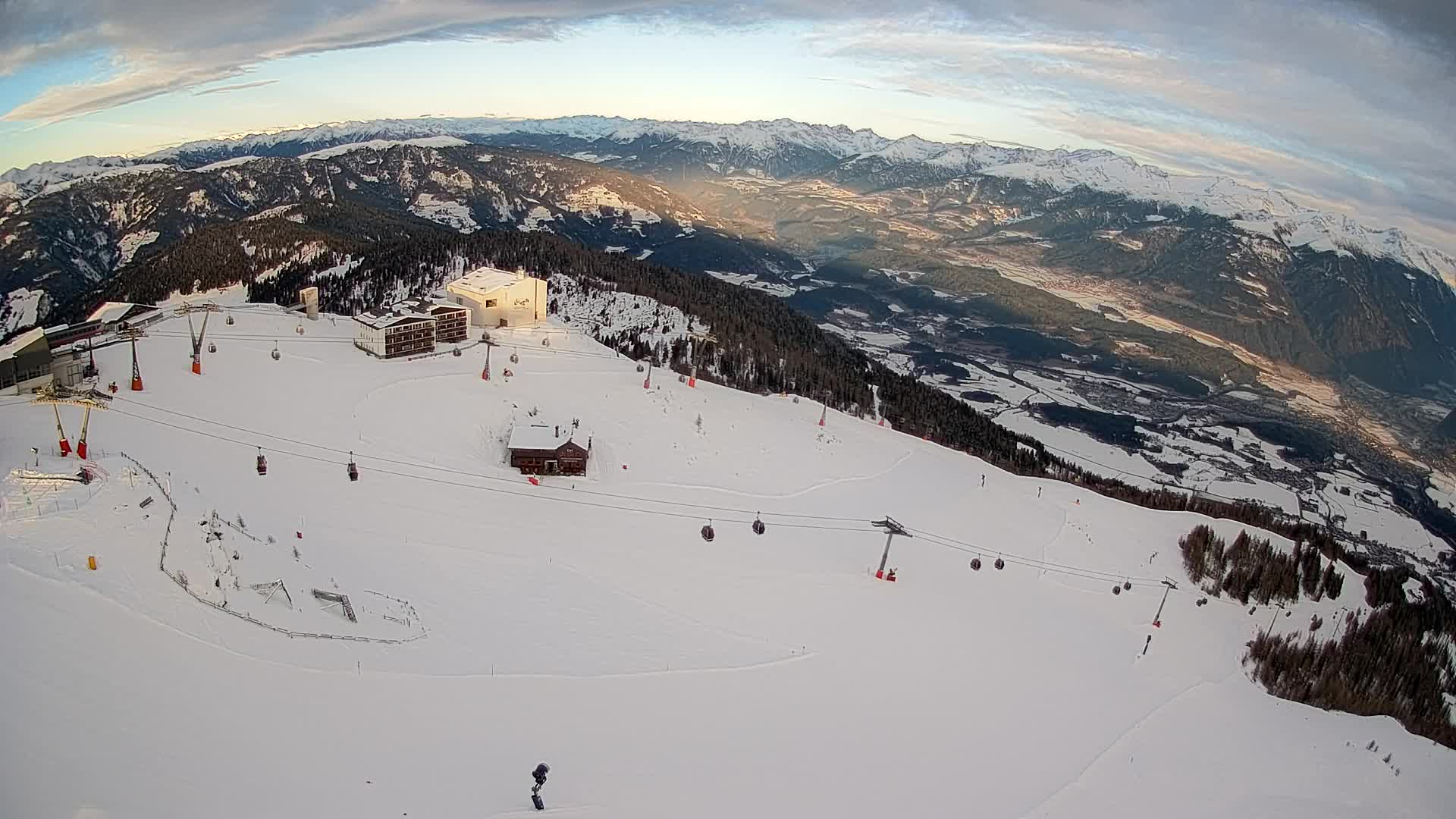 Stazione sciistica di Plan de Corones | vista su Brunico