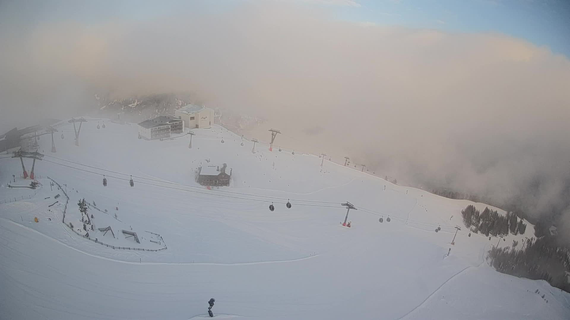 Cima estación de esquí Kronplatz | vista hacia Brunico