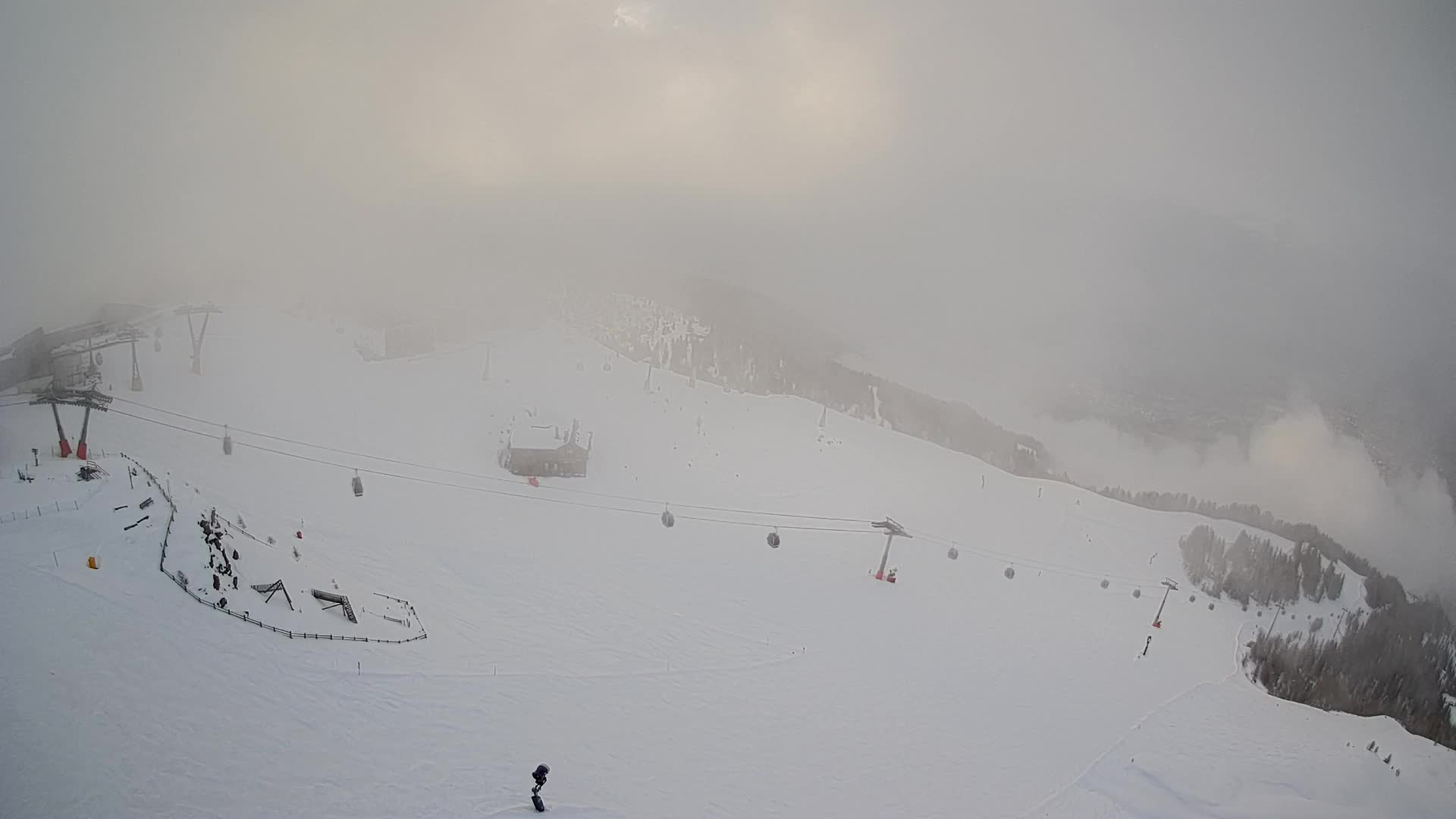 Cima estación de esquí Kronplatz | vista hacia Brunico