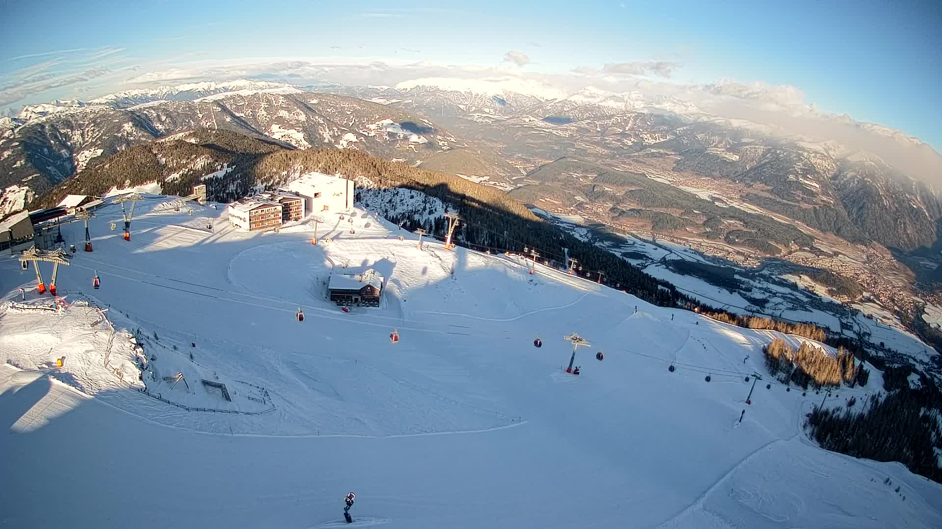 Cima estación de esquí Kronplatz | vista hacia Brunico