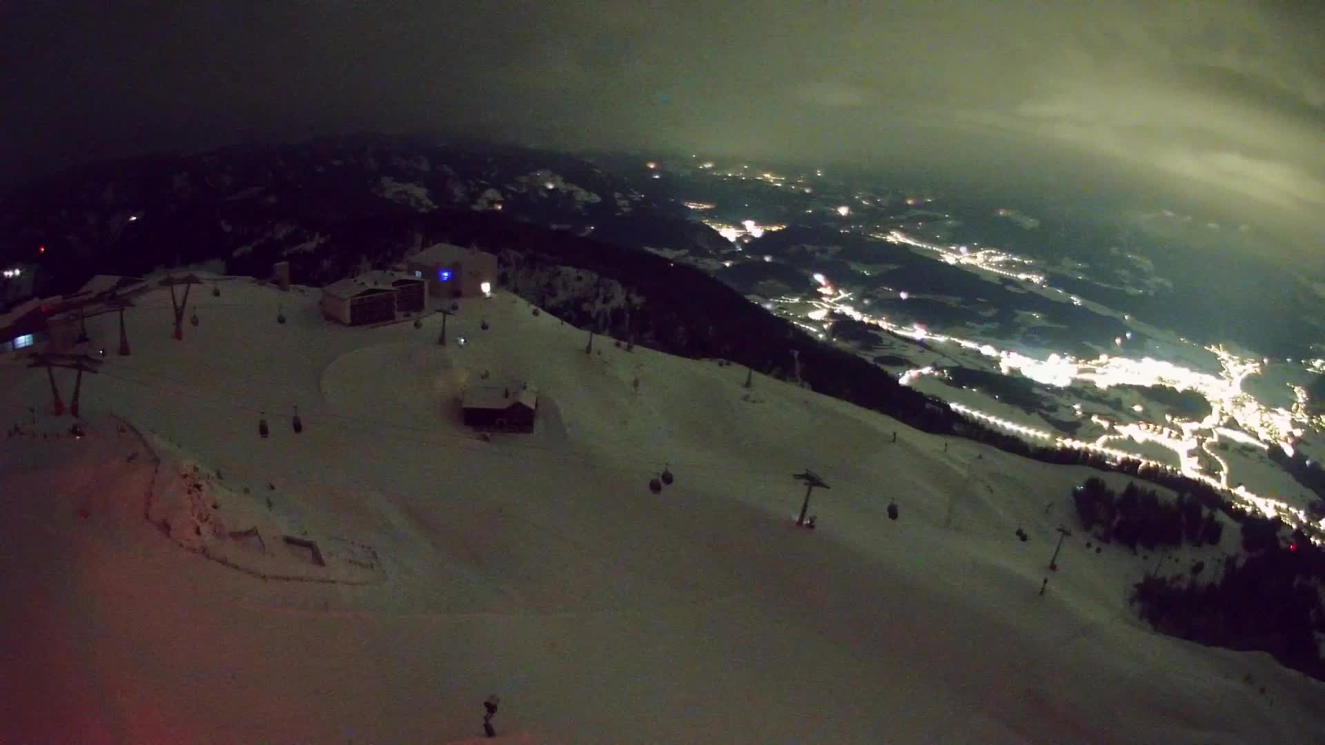 Cima estación de esquí Kronplatz | vista hacia Brunico