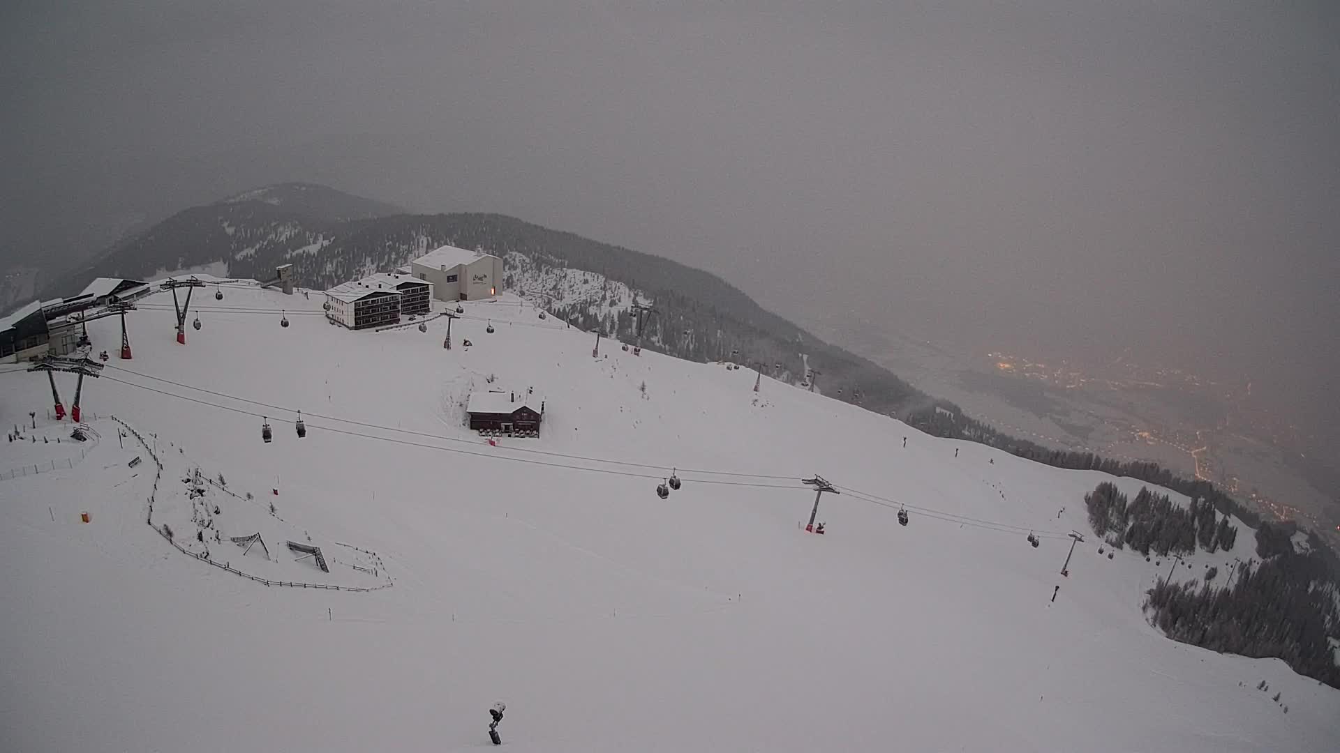 Cima estación de esquí Kronplatz | vista hacia Brunico