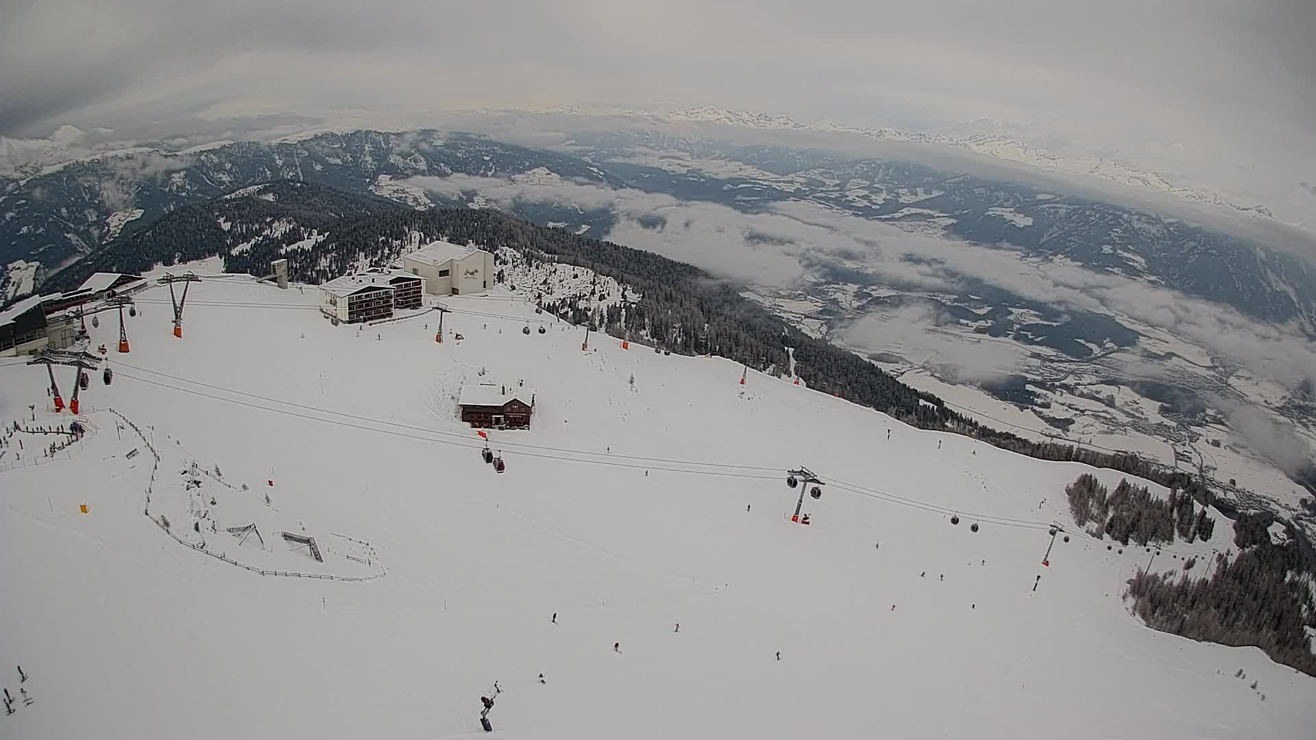 Cima estación de esquí Kronplatz | vista hacia Brunico