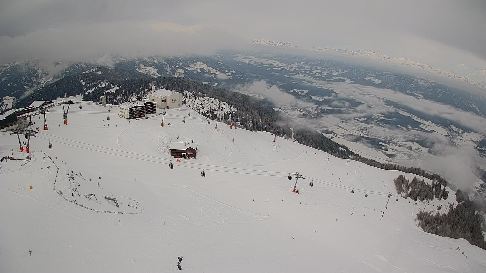 Cima estación de esquí Kronplatz | vista hacia Brunico