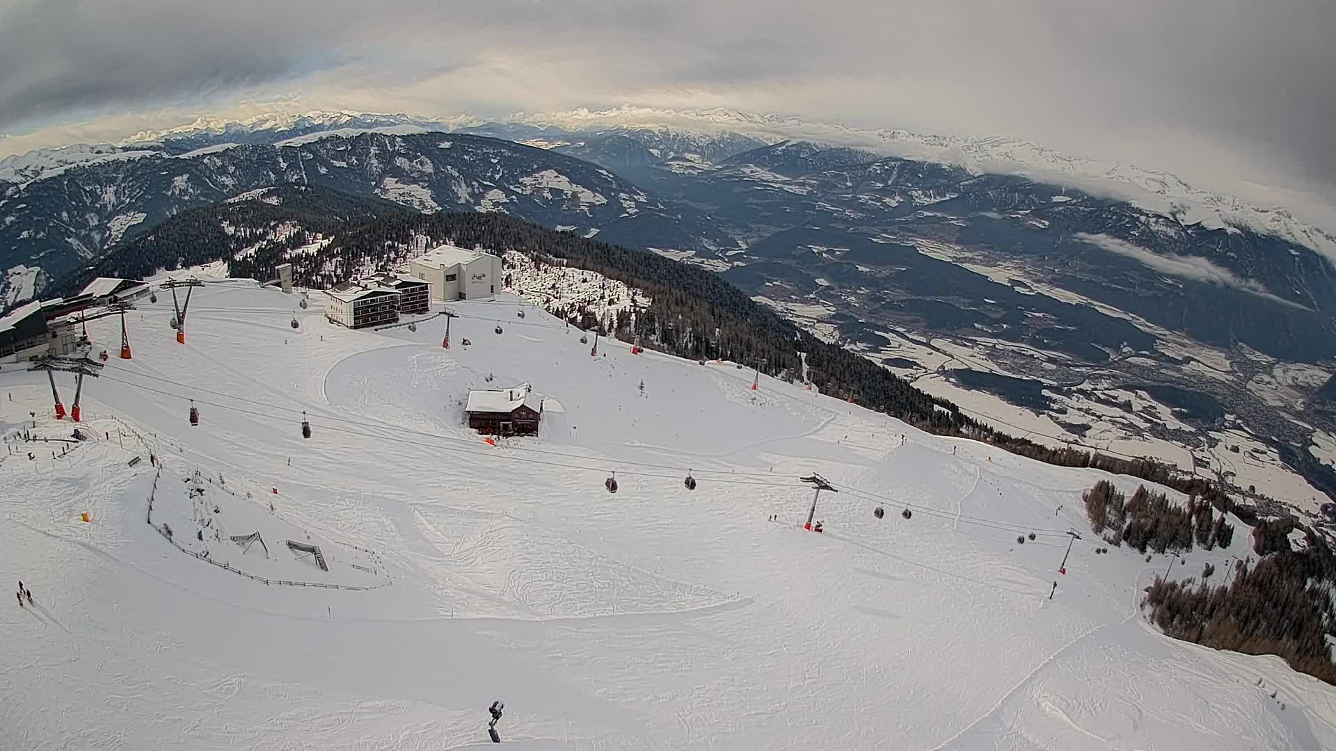 Stazione sciistica di Plan de Corones | vista su Brunico