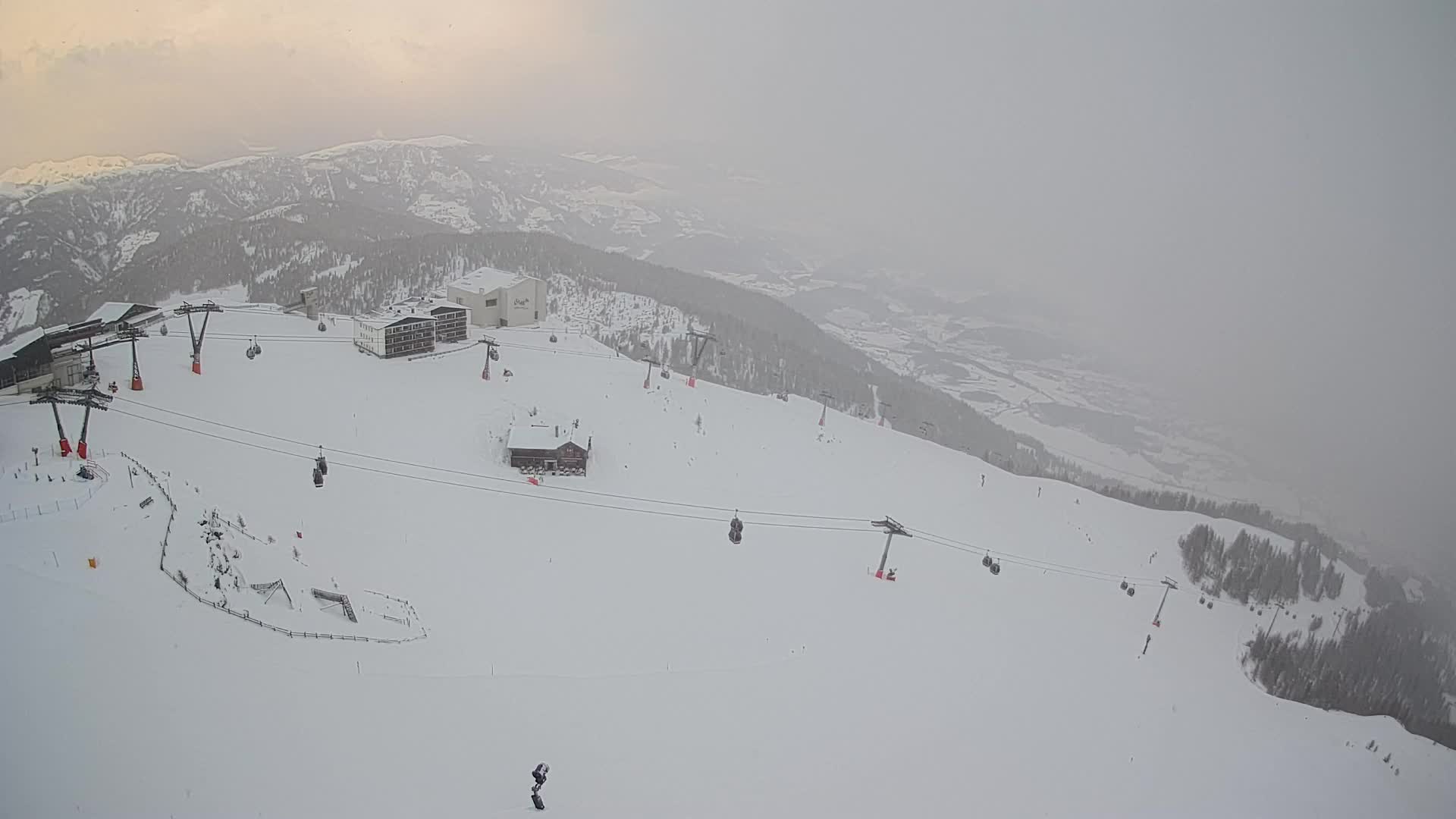 Cima estación de esquí Kronplatz | vista hacia Brunico