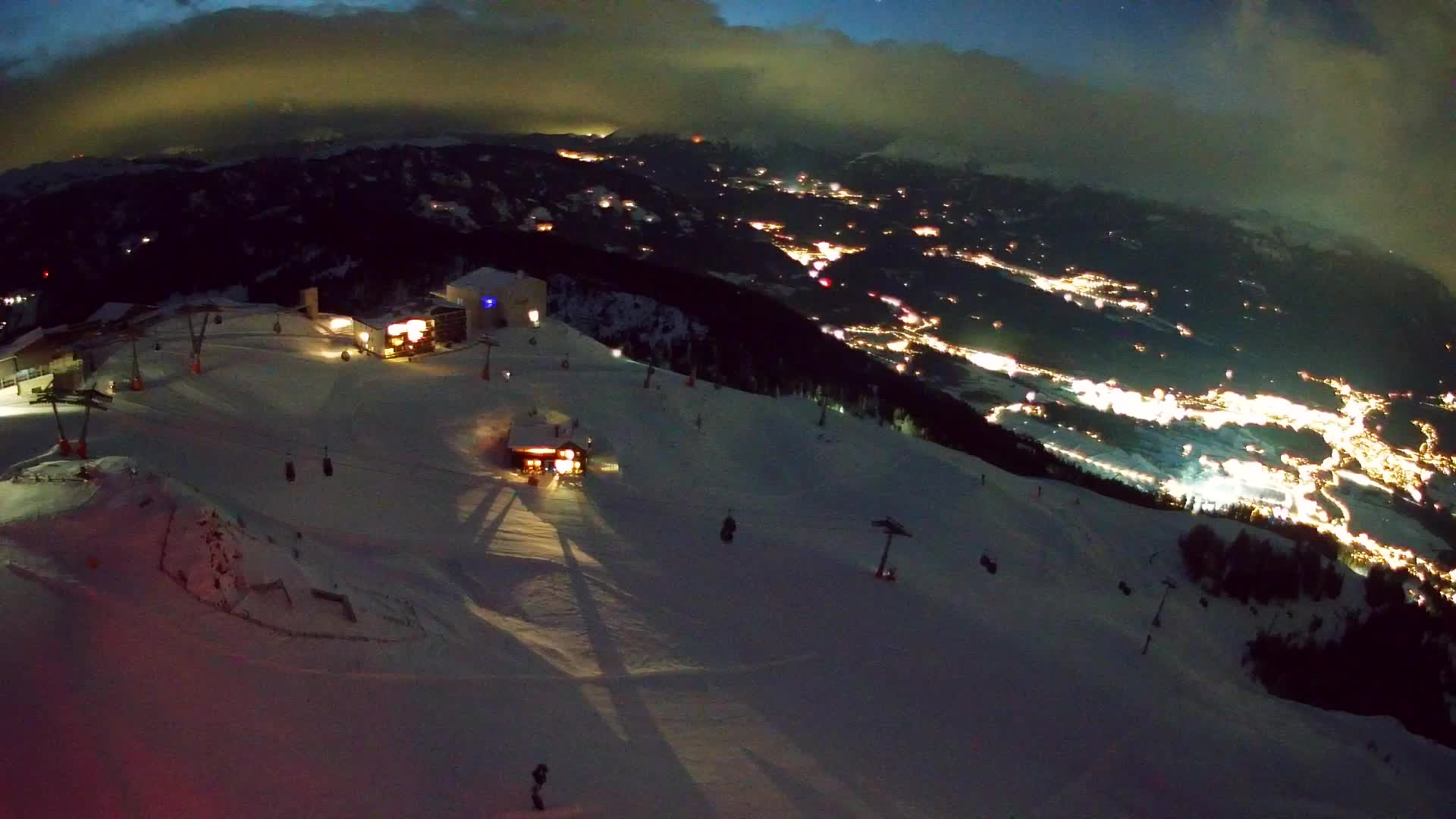 Cima estación de esquí Kronplatz | vista hacia Brunico