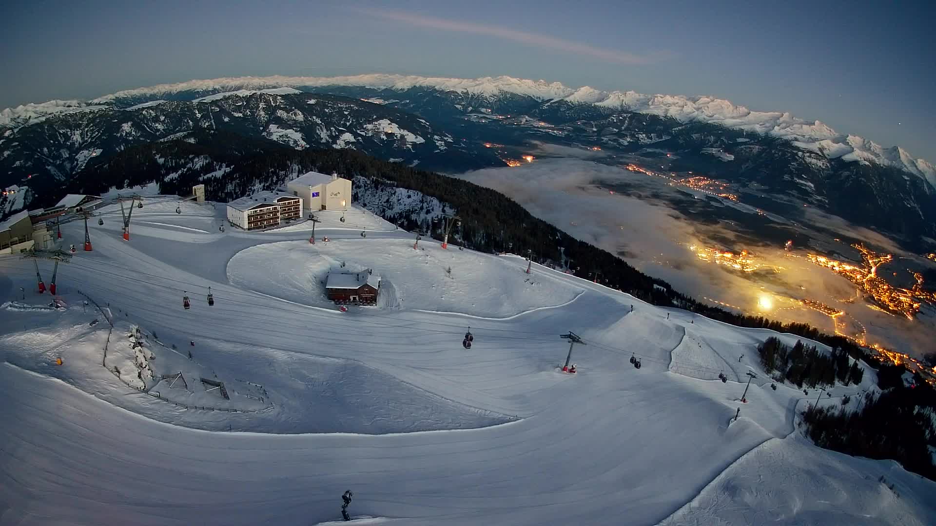 Cima estación de esquí Kronplatz | vista hacia Brunico