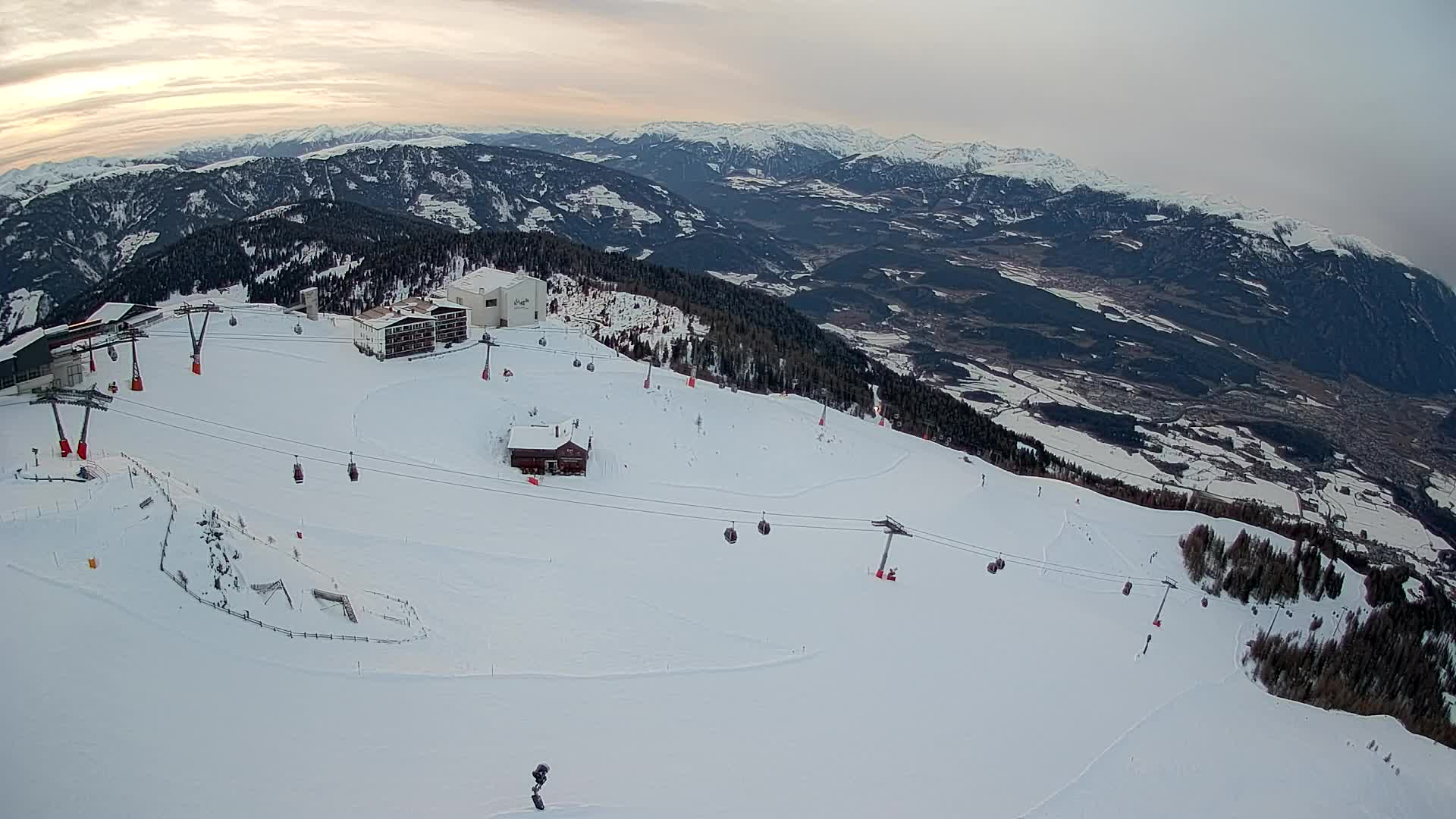 Skigebiet Kronplatz Gipfel | Blick auf Bruneck