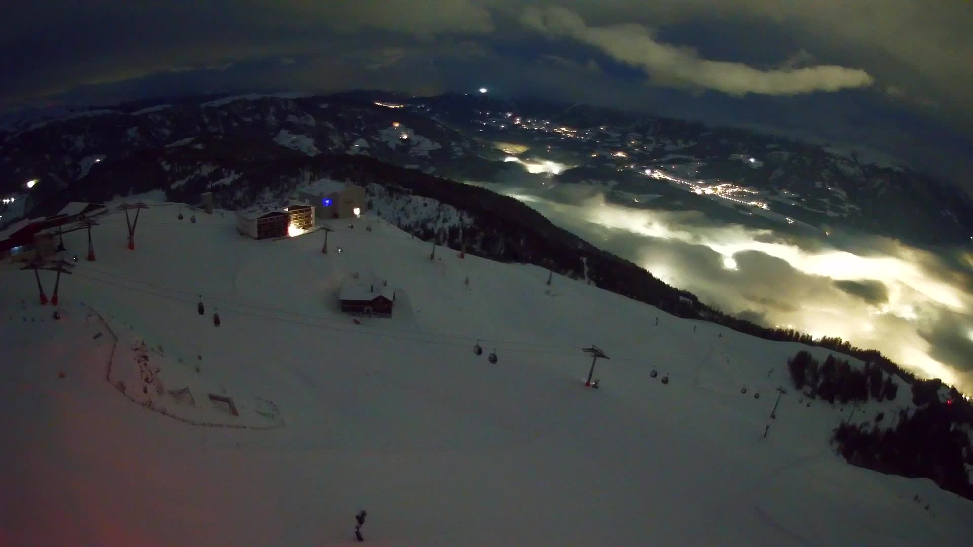 Cima estación de esquí Kronplatz | vista hacia Brunico