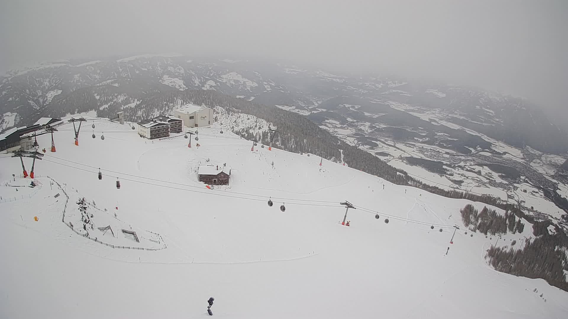 Cima estación de esquí Kronplatz | vista hacia Brunico