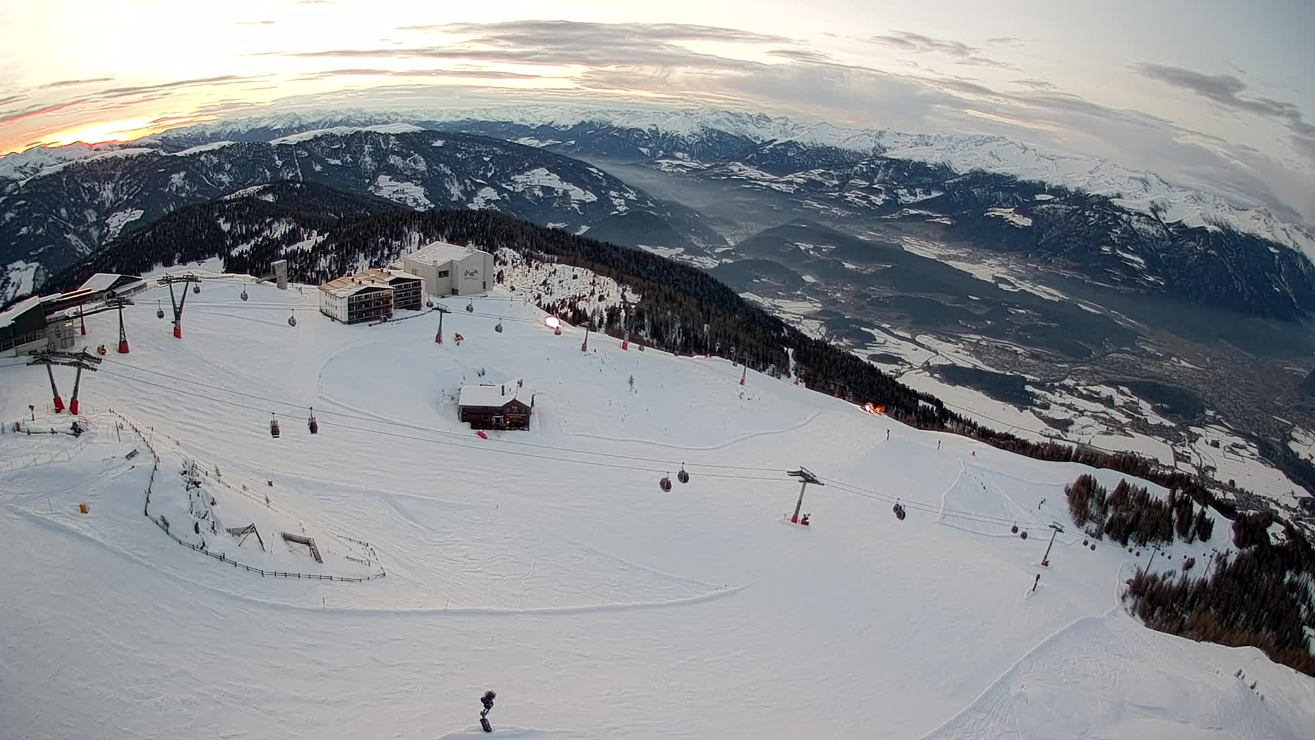 Stazione sciistica di Plan de Corones | vista su Brunico