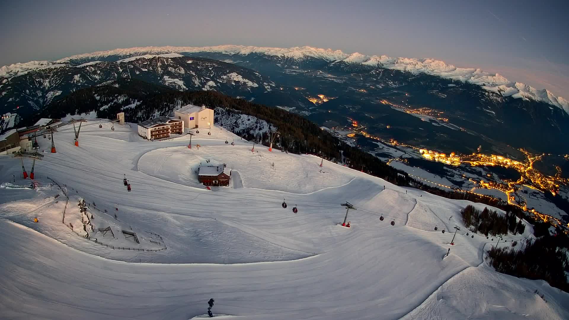 Cima estación de esquí Kronplatz | vista hacia Brunico