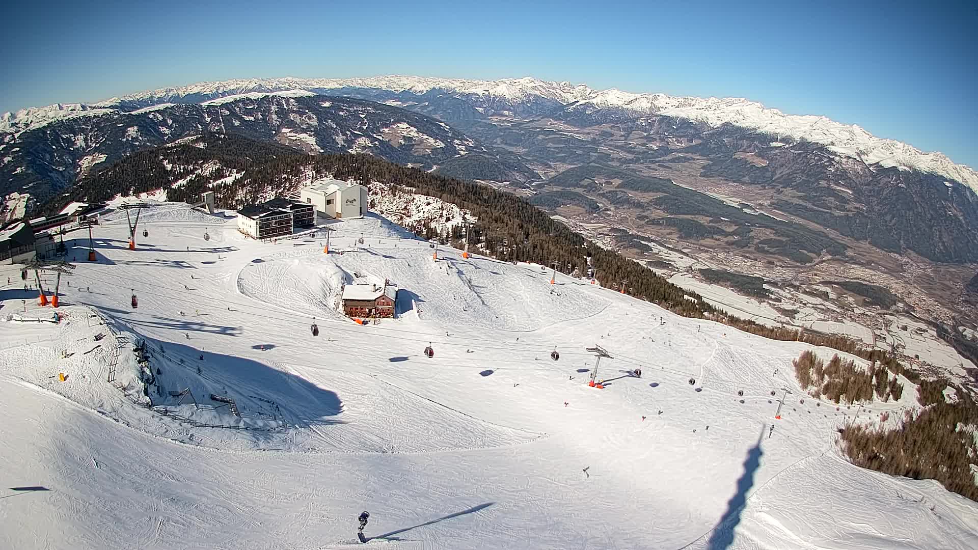 Cima estación de esquí Kronplatz | vista hacia Brunico