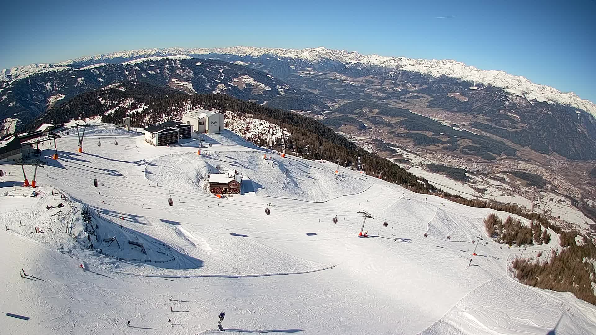 Cima estación de esquí Kronplatz | vista hacia Brunico