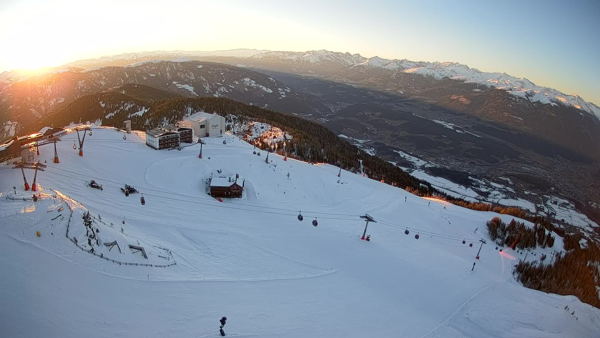 Cima estación de esquí Kronplatz | vista hacia Brunico