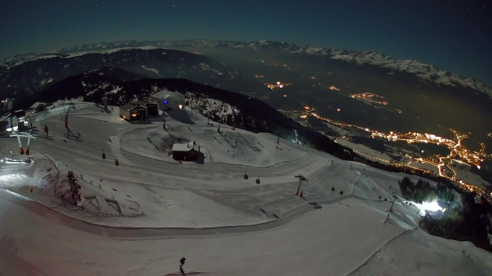 Cima estación de esquí Kronplatz | vista hacia Brunico