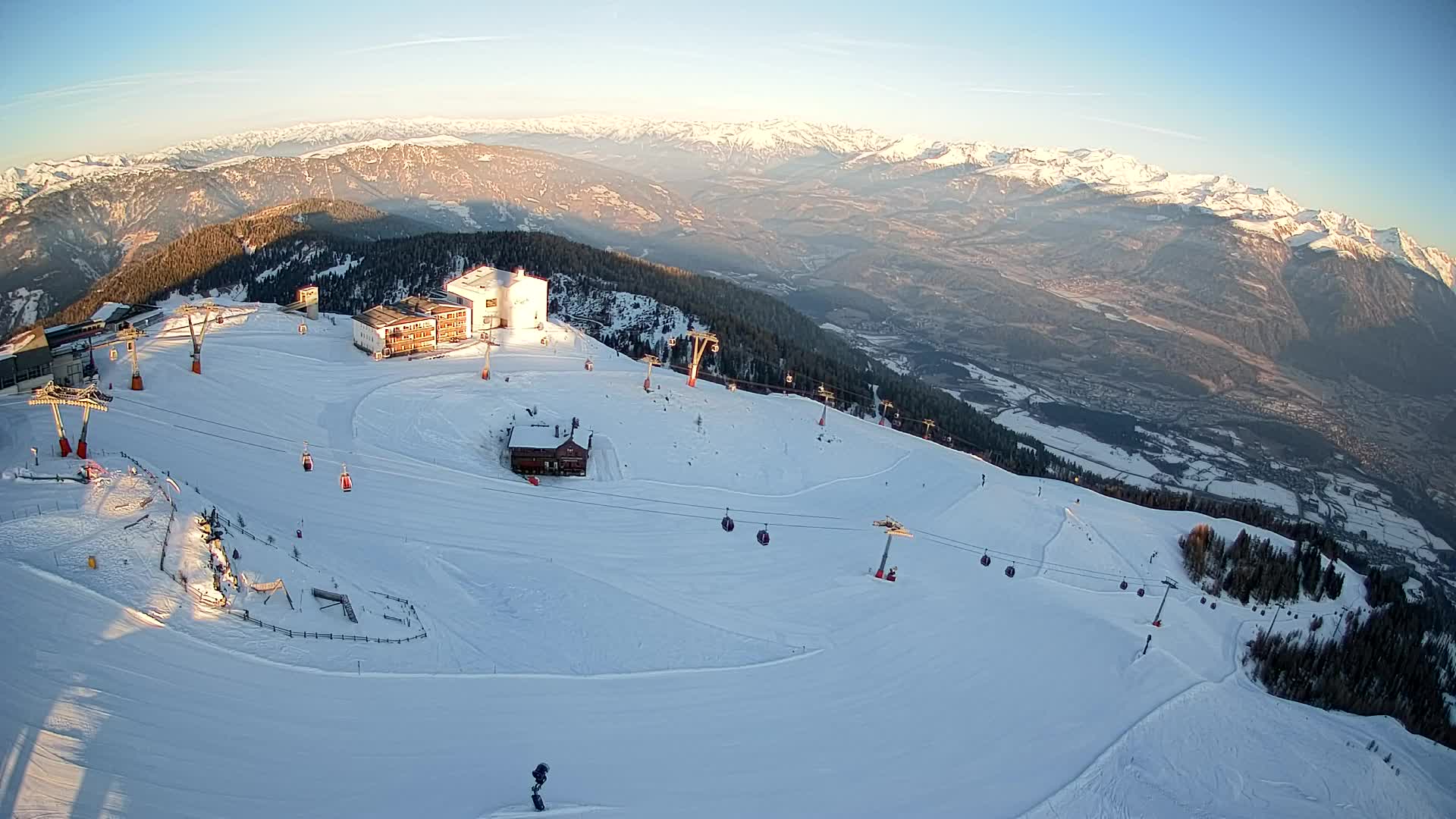 Skigebiet Kronplatz Gipfel | Blick auf Bruneck