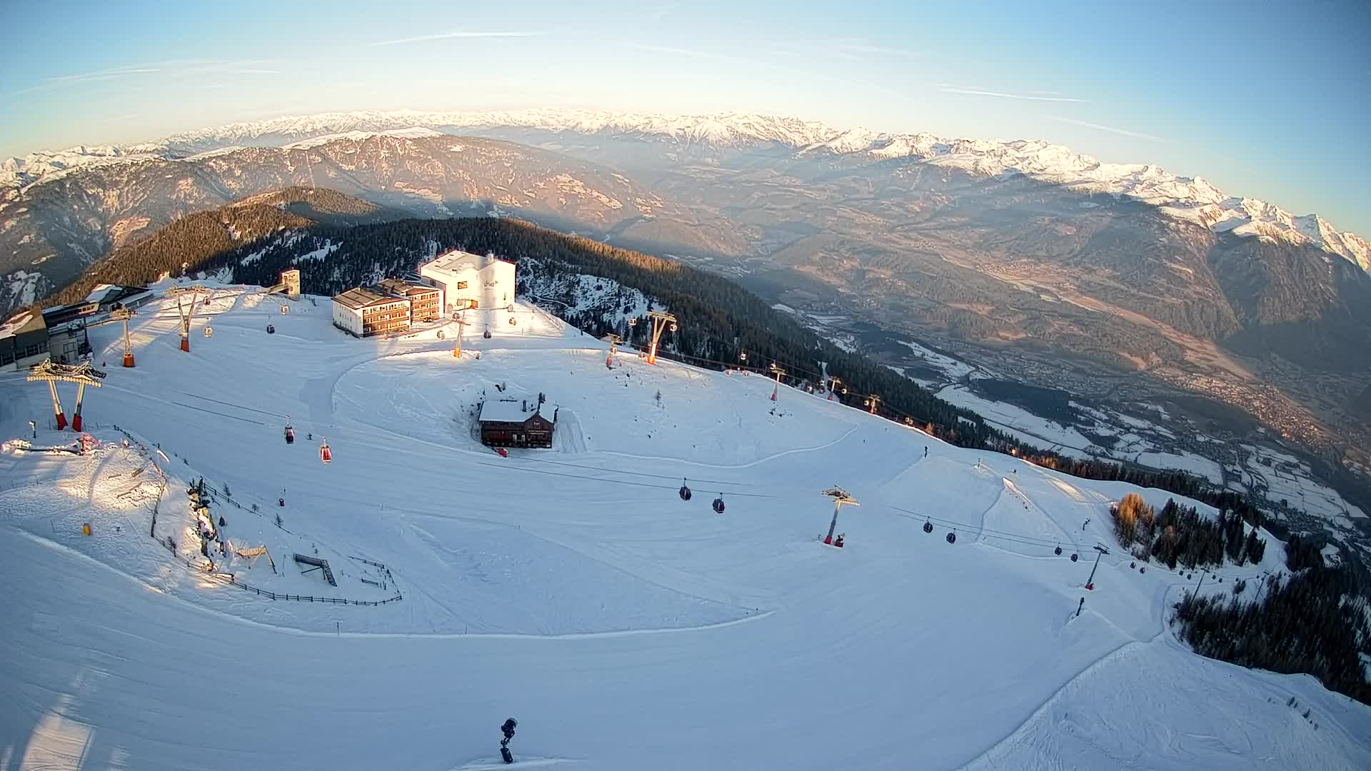 Cima estación de esquí Kronplatz | vista hacia Brunico