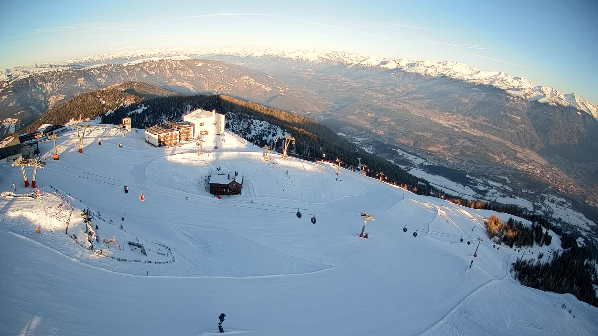 Cima estación de esquí Kronplatz | vista hacia Brunico