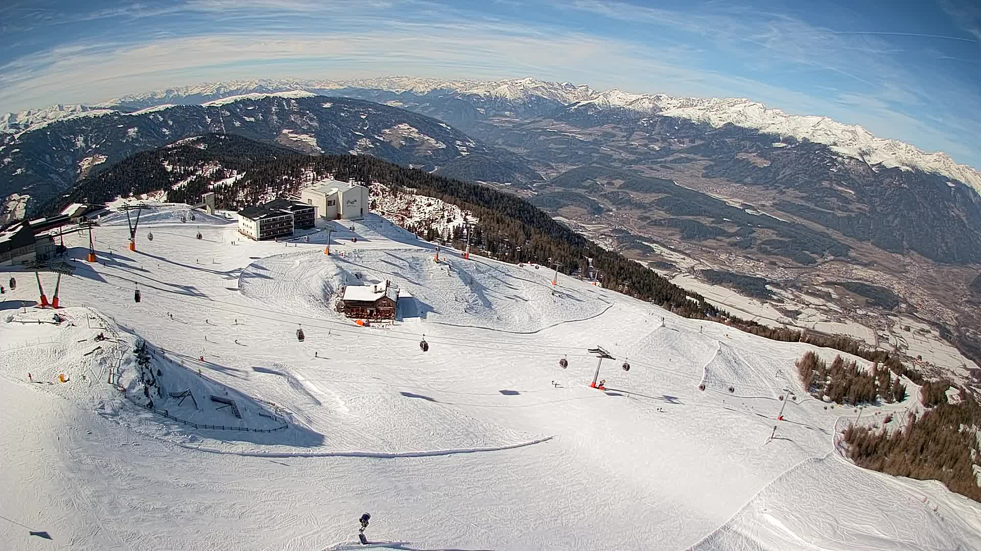 Cima estación de esquí Kronplatz | vista hacia Brunico