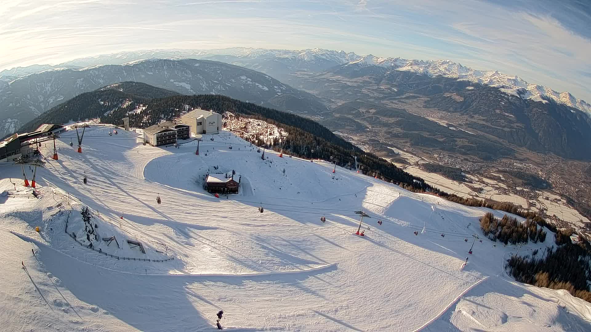 Cima estación de esquí Kronplatz | vista hacia Brunico