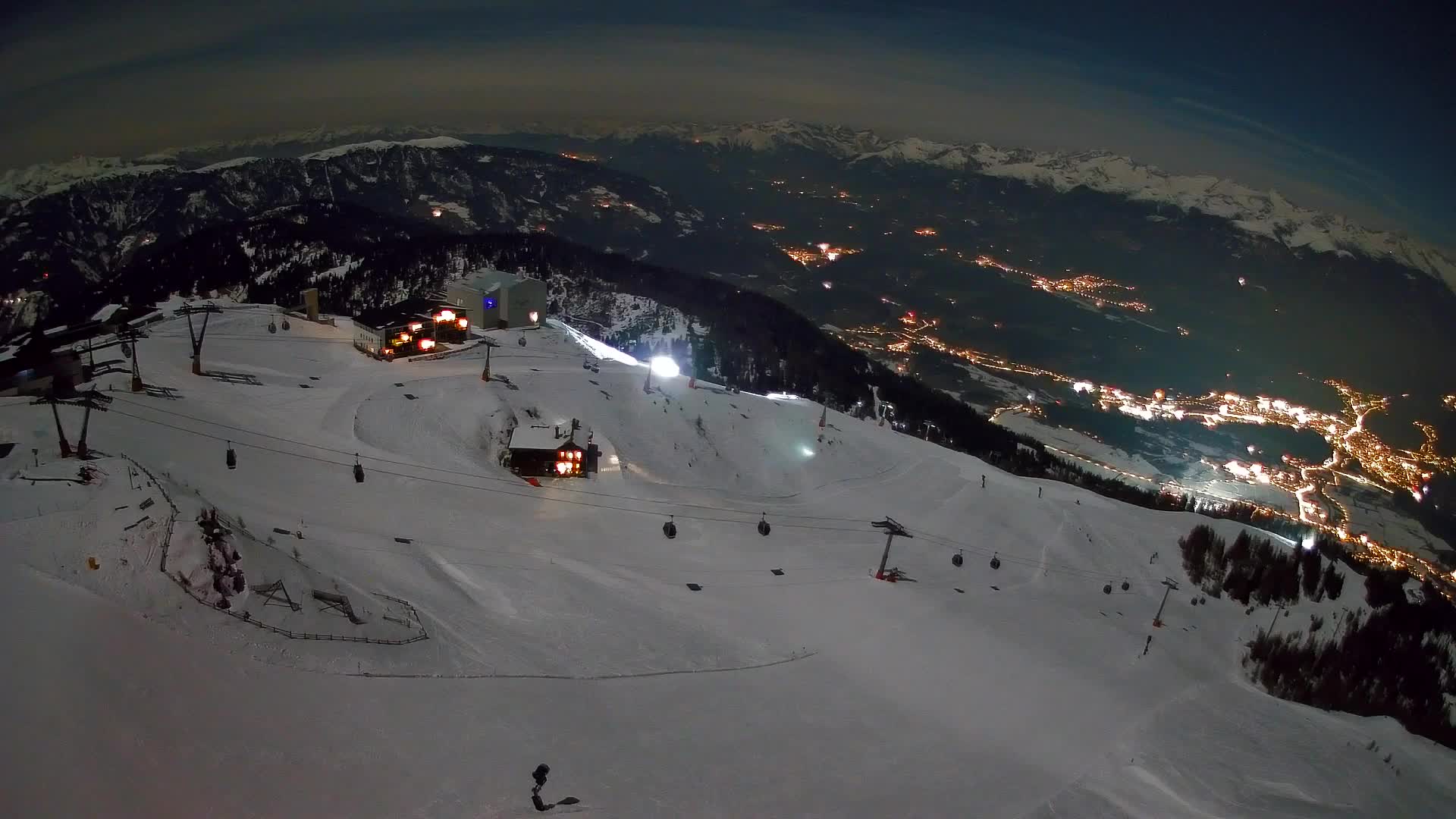 Cima estación de esquí Kronplatz | vista hacia Brunico