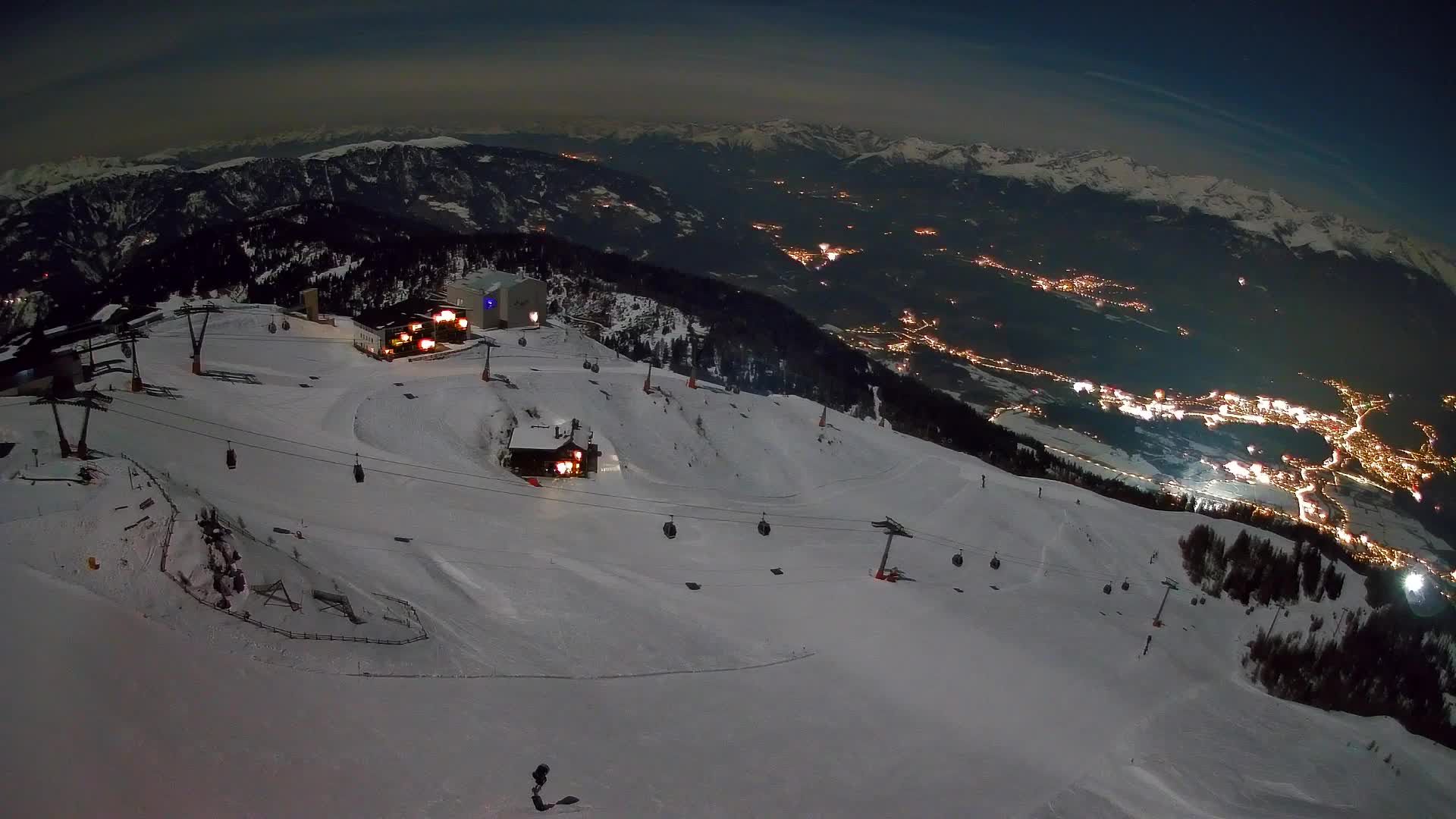 Cima estación de esquí Kronplatz | vista hacia Brunico