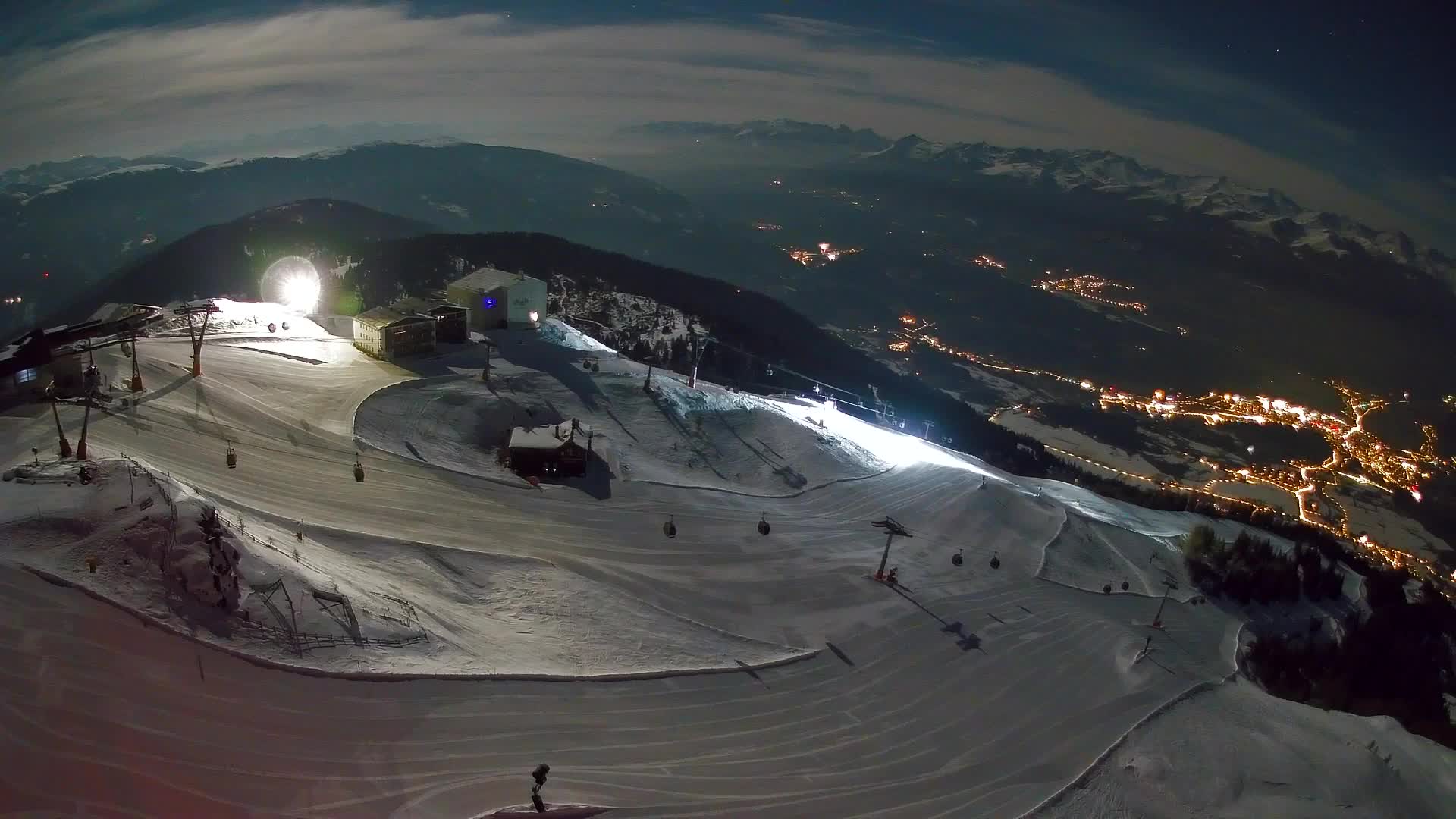 Cima estación de esquí Kronplatz | vista hacia Brunico