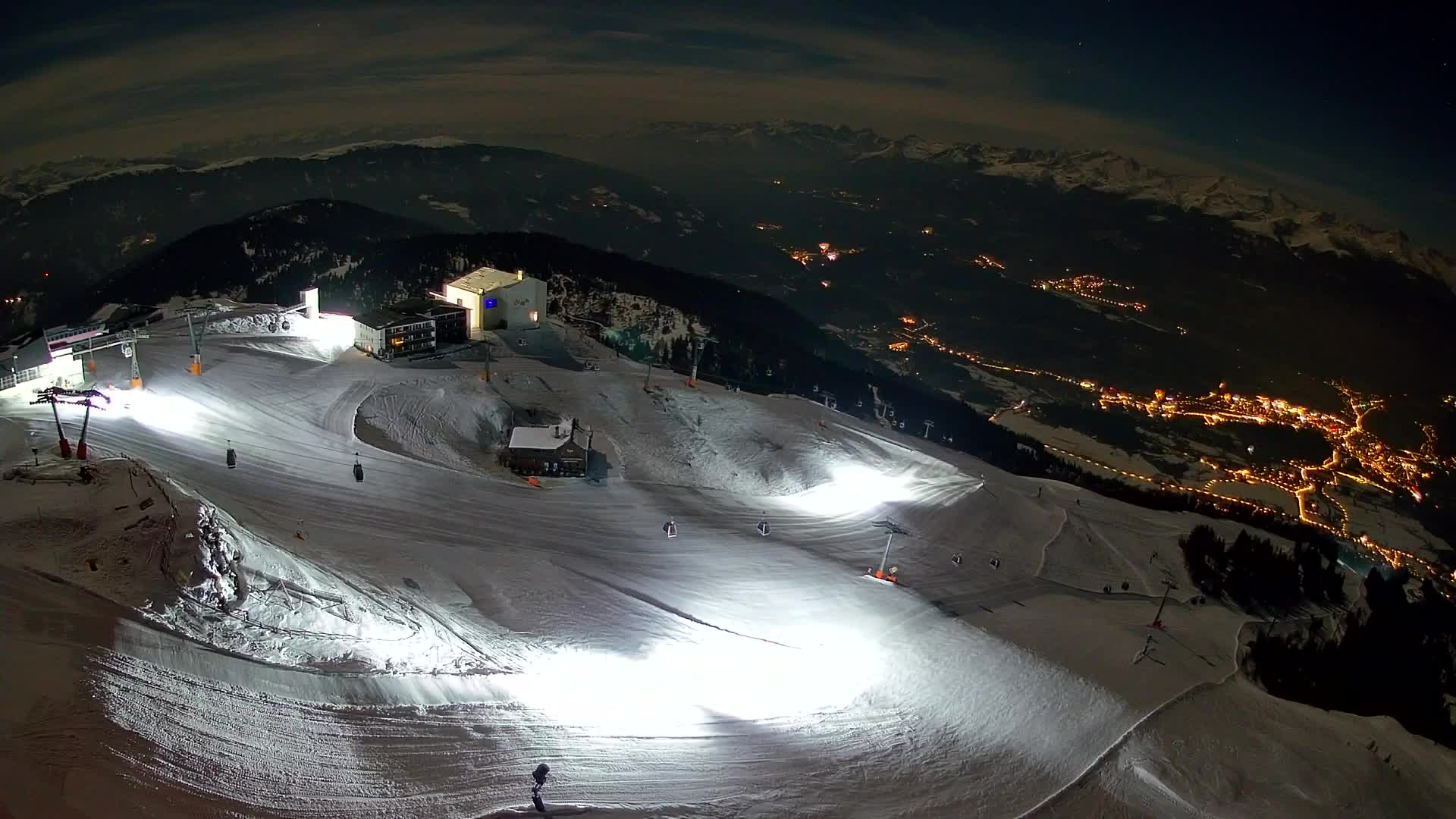 Cima estación de esquí Kronplatz | vista hacia Brunico