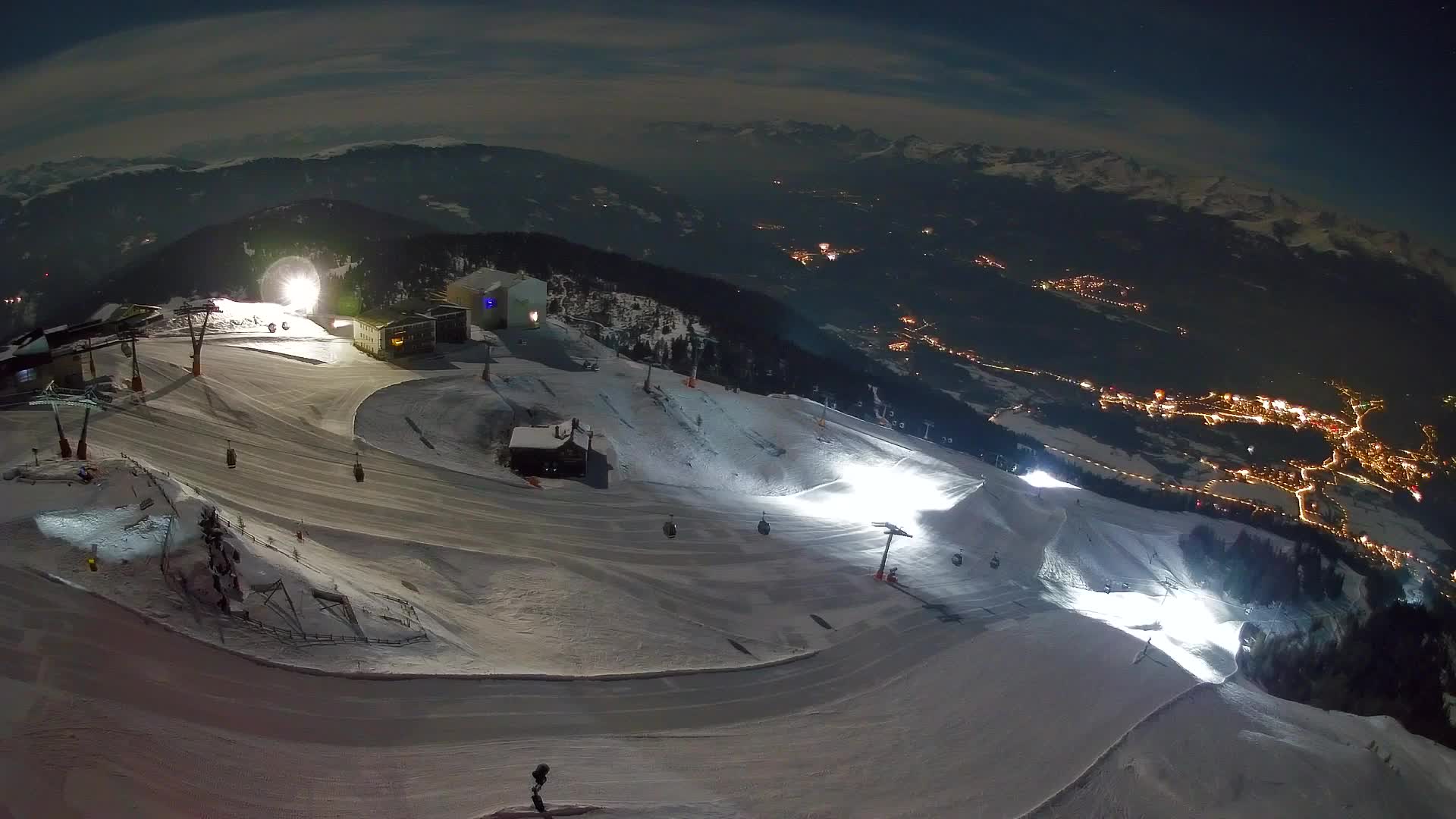 Cima estación de esquí Kronplatz | vista hacia Brunico