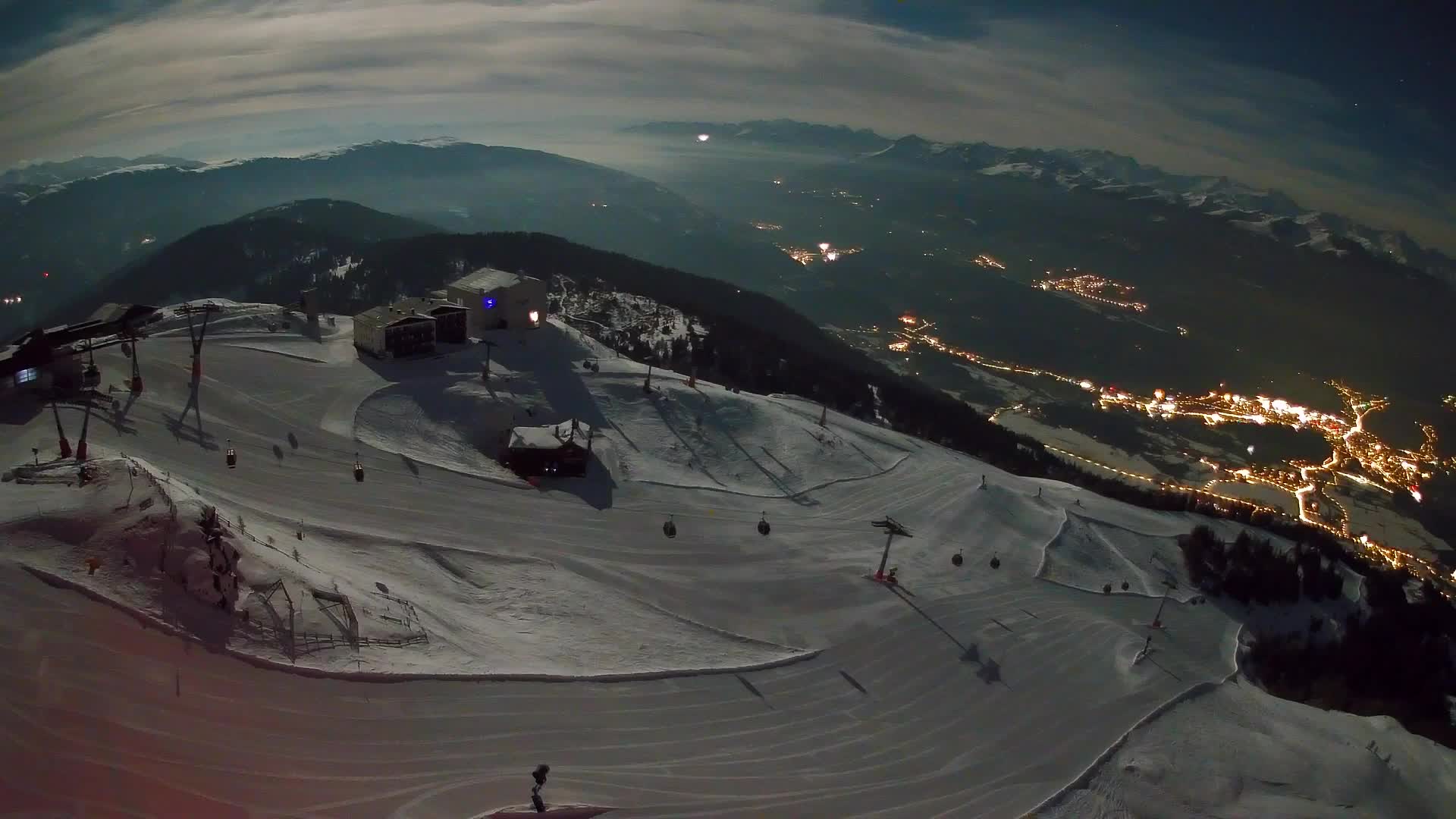 Cima estación de esquí Kronplatz | vista hacia Brunico