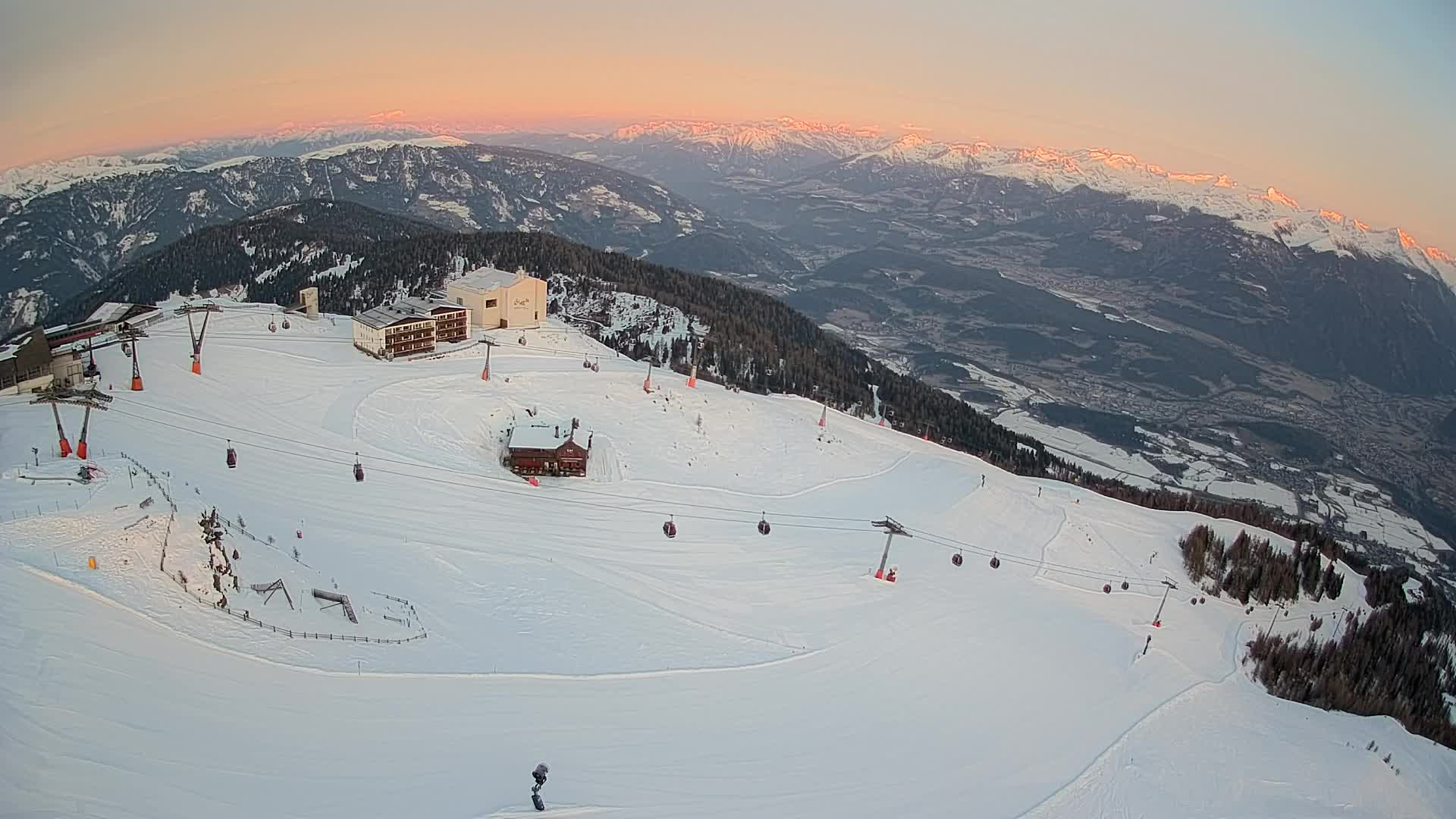 Cima estación de esquí Kronplatz | vista hacia Brunico