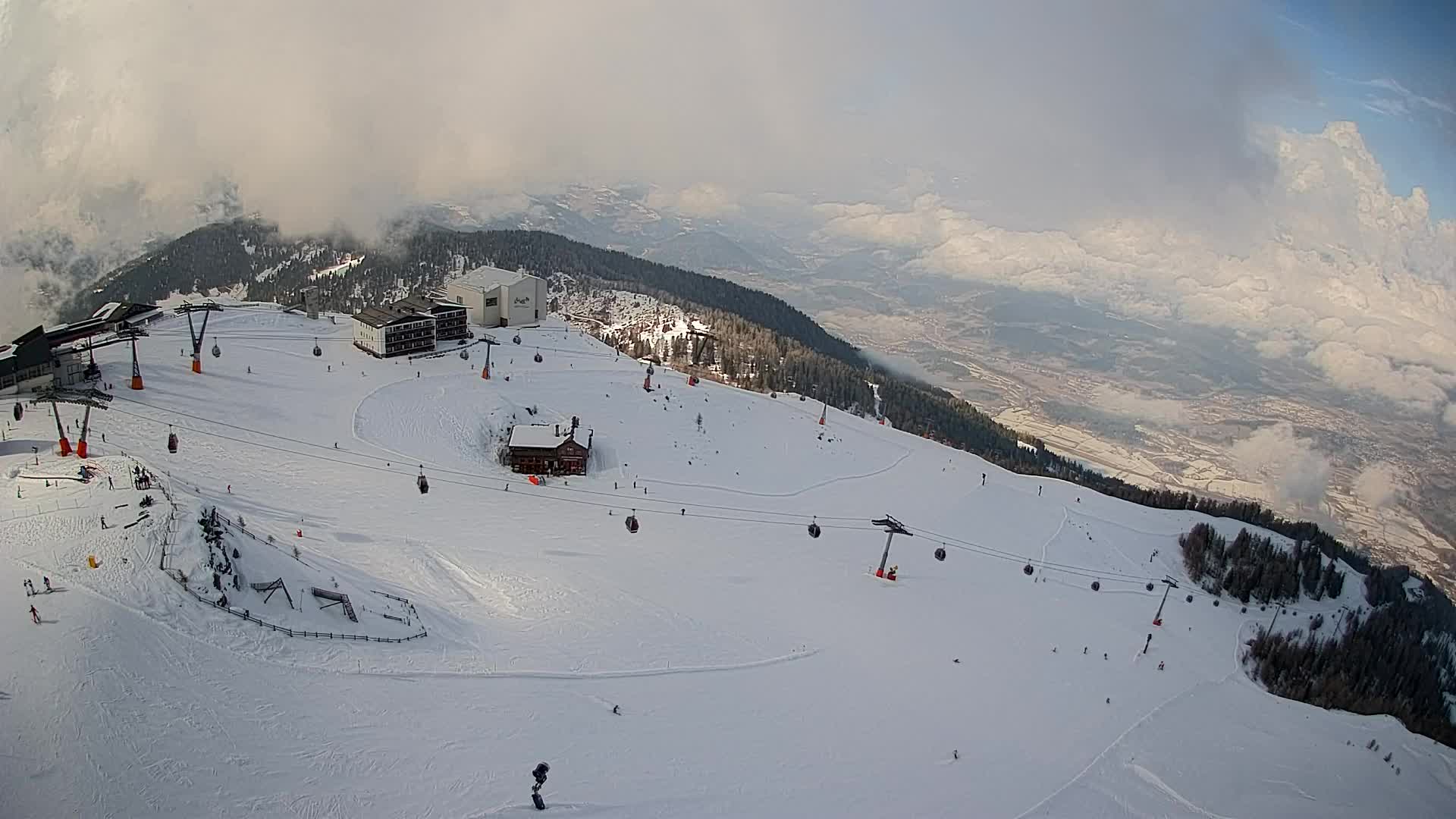 Skigebiet Kronplatz Gipfel | Blick auf Bruneck