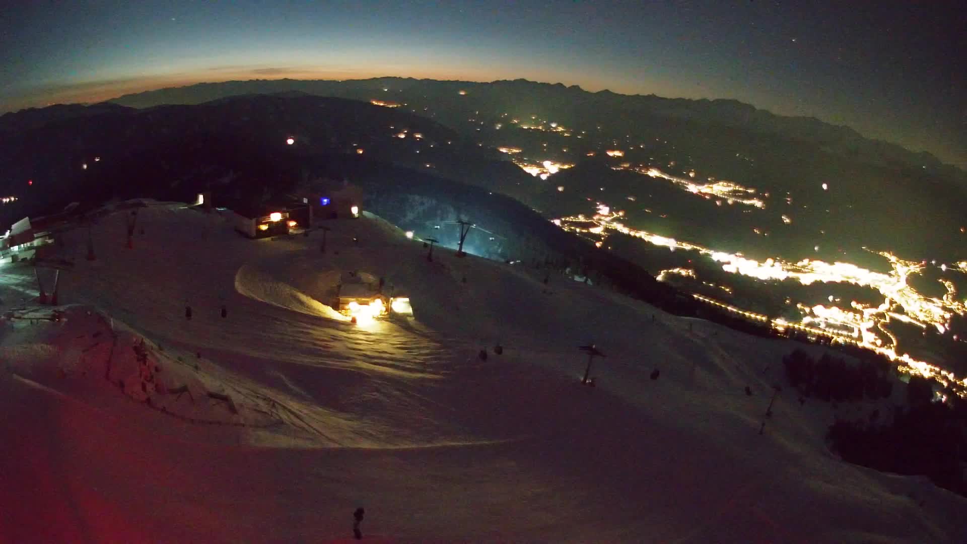 Cima estación de esquí Kronplatz | vista hacia Brunico